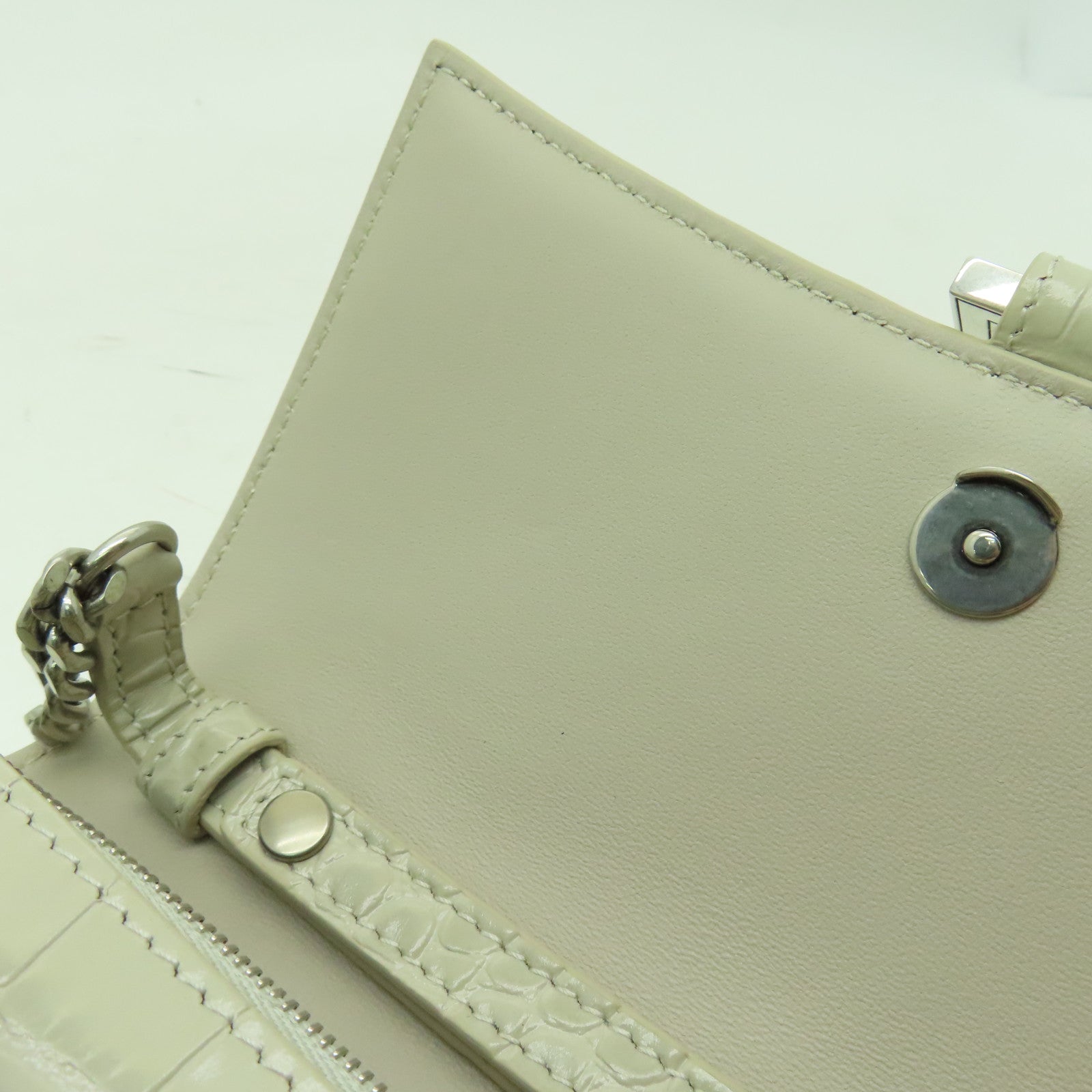 BALENCIAGA 牛皮皮革Wallet On Chain銀扣鏈帶肩背袋米色