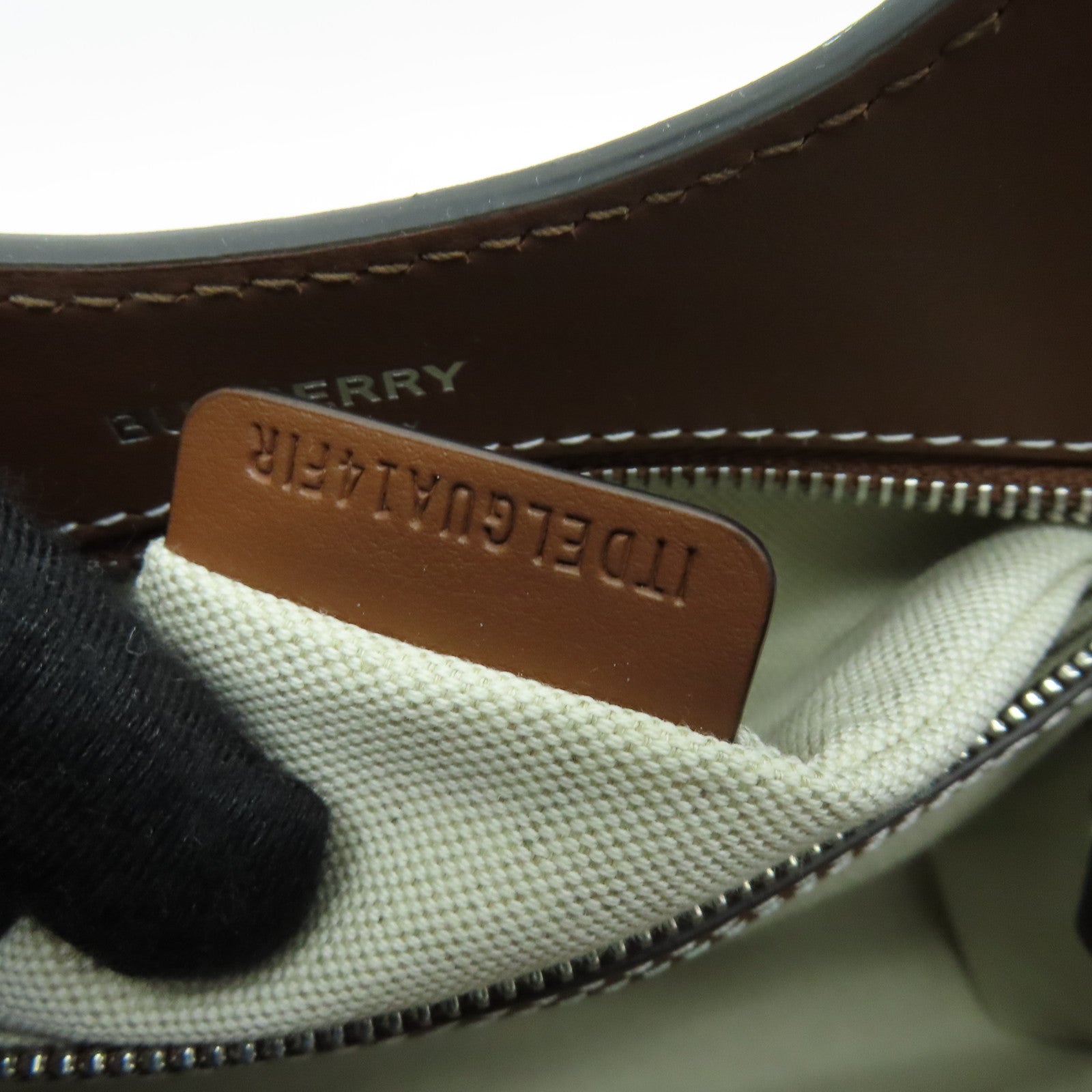BURBERRY帆布/皮革Pocket Bag银扣手挽肩背两用袋黑色/啡色