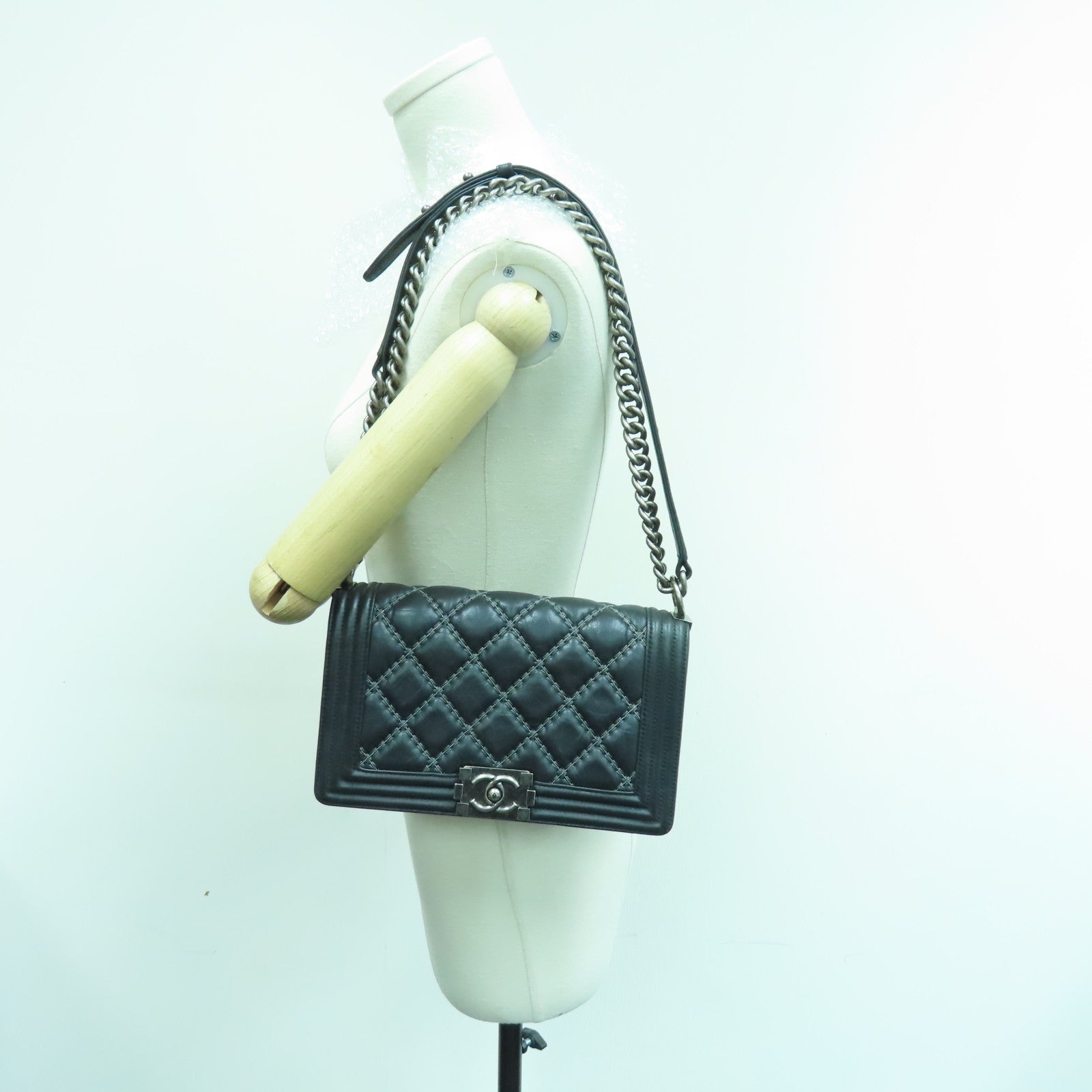 CHANEL 菱格羊皮皮革Boy Chanel 25CM銀扣鏈帶肩背袋黑色