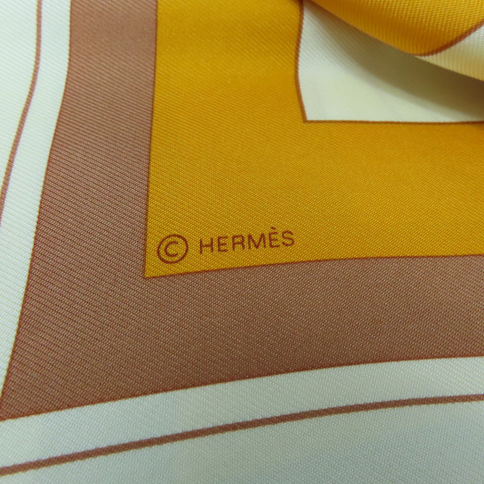 HERMES 絲質Scarf絲巾杏色/啡色/金色