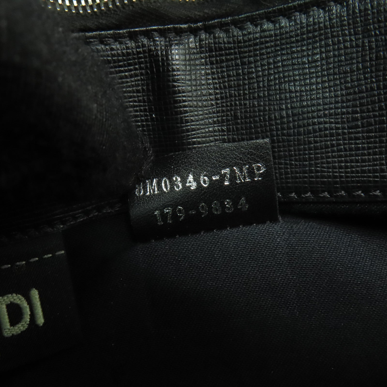FENDI 牛皮皮革Karlito WOC銀扣鏈帶肩背袋黒色