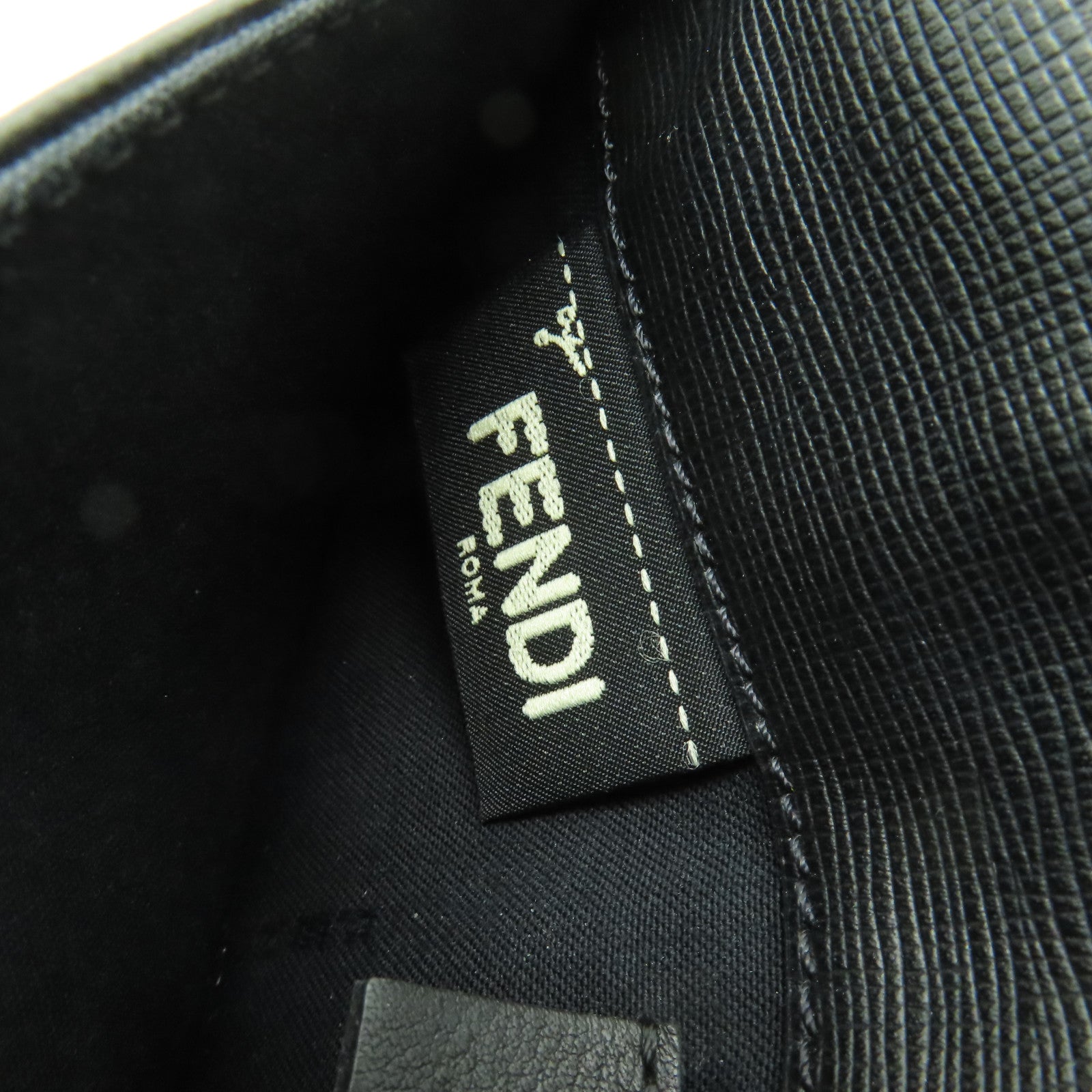 FENDI 牛皮皮革Karlito WOC銀扣鏈帶肩背袋黒色