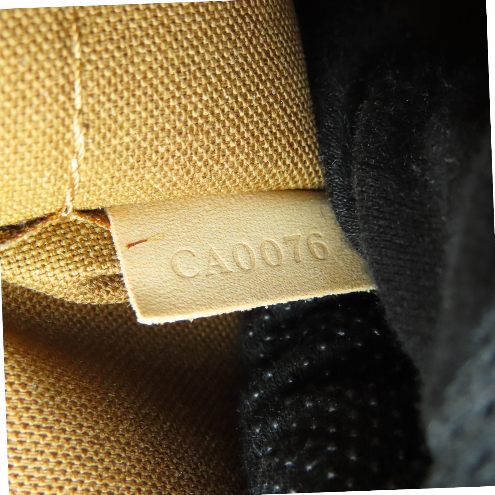 LOUIS VUITTON Monogram Lockit Vertical金扣手挽袋啡色