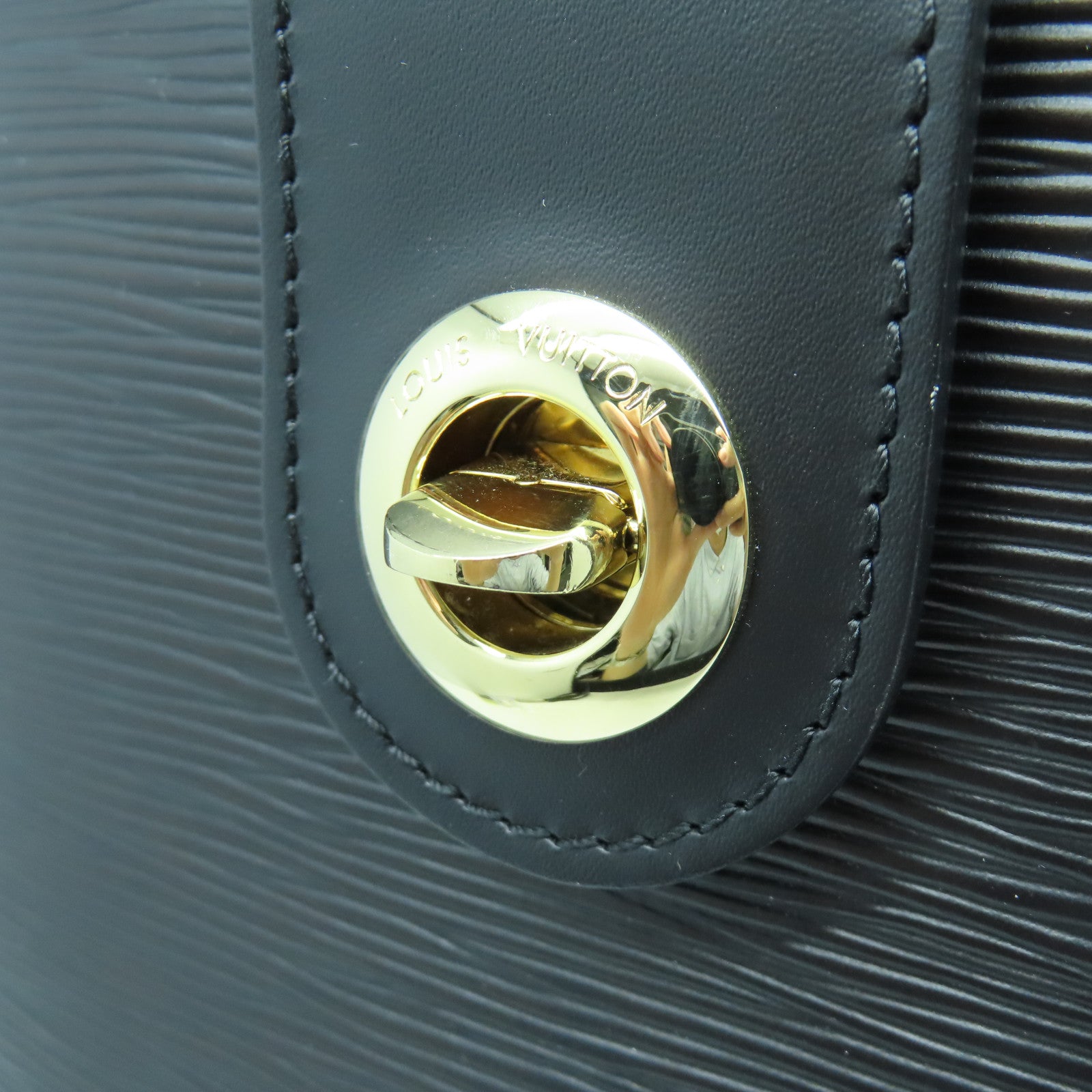 LOUIS VUITTON Epi Cluny金扣肩背袋黑色