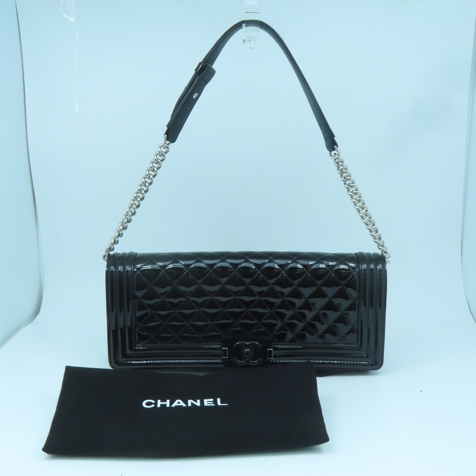 CHANEL 菱格漆皮皮革Boy Chanel銀扣鏈帶肩背袋黑色