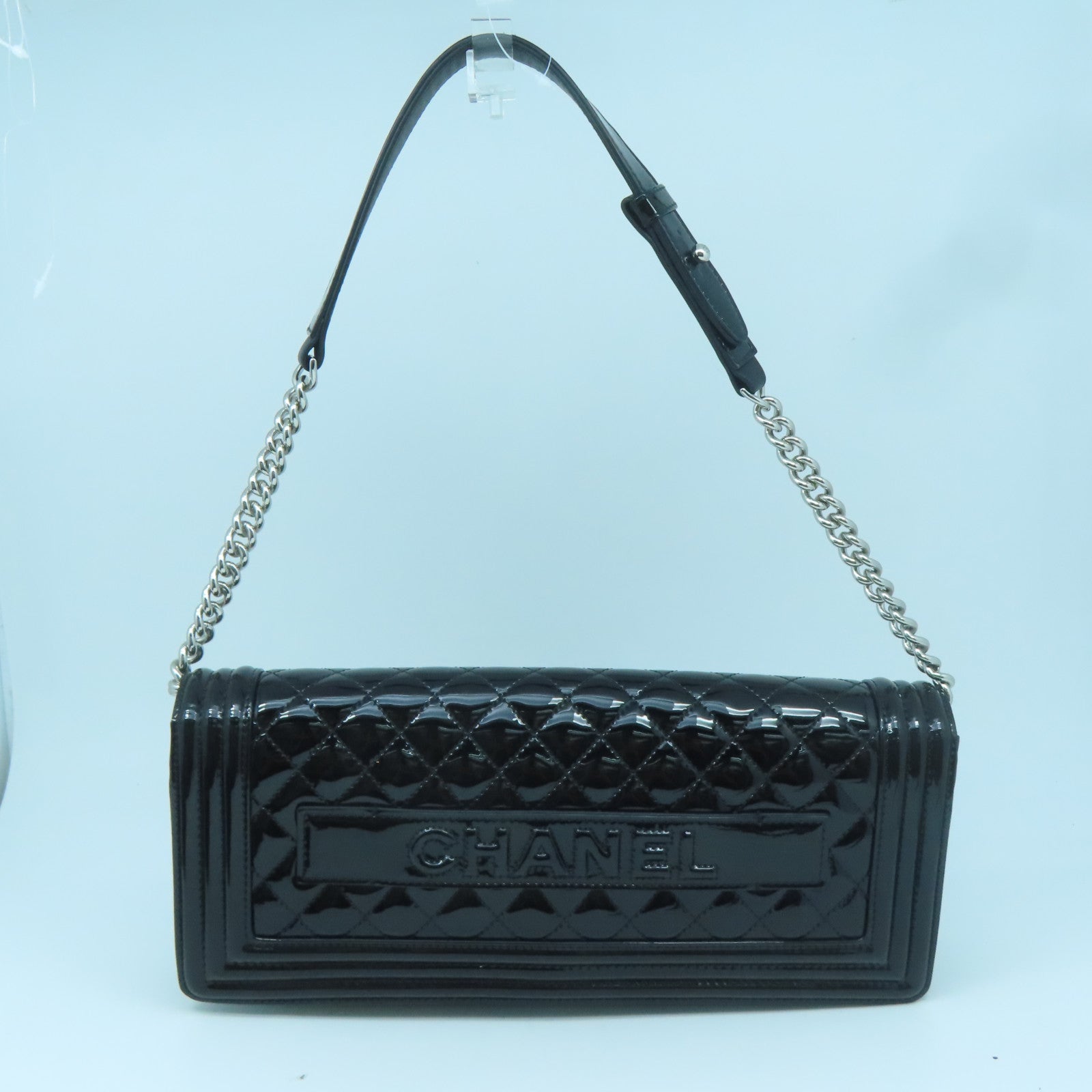 CHANEL 菱格漆皮皮革Boy Chanel銀扣鏈帶肩背袋黑色