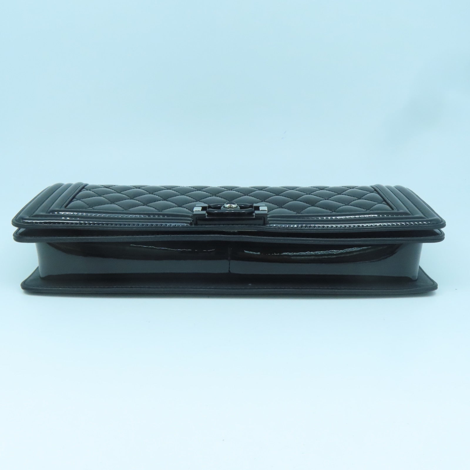 CHANEL 菱格漆皮皮革Boy Chanel銀扣鏈帶肩背袋黑色