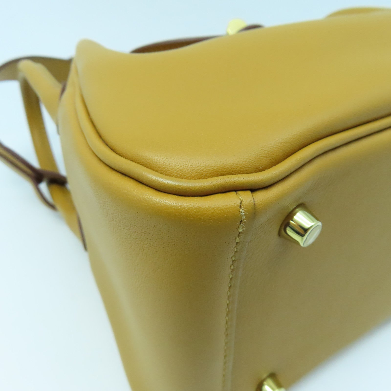 HERMES Swift Leather Mini Lindy Gold Buckle Handle Shoulder Bag Sesame Color