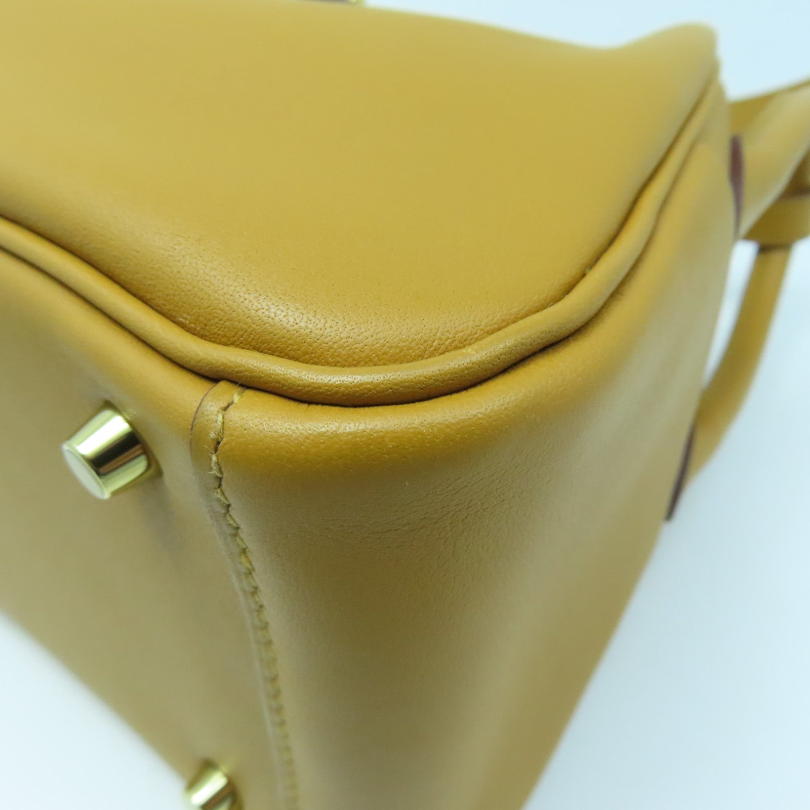HERMES Swift Leather Mini Lindy Gold Buckle Handle Shoulder Bag Sesame Color