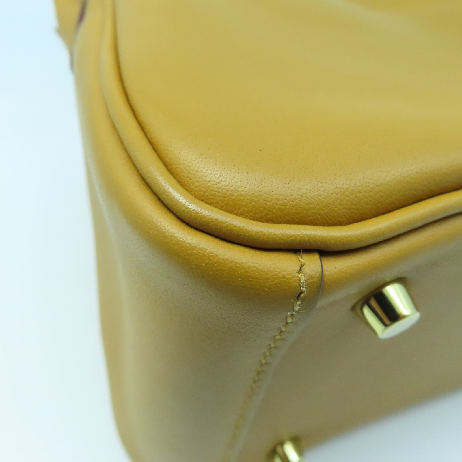 HERMES Swift Leather Mini Lindy Gold Buckle Handle Shoulder Bag Sesame Color