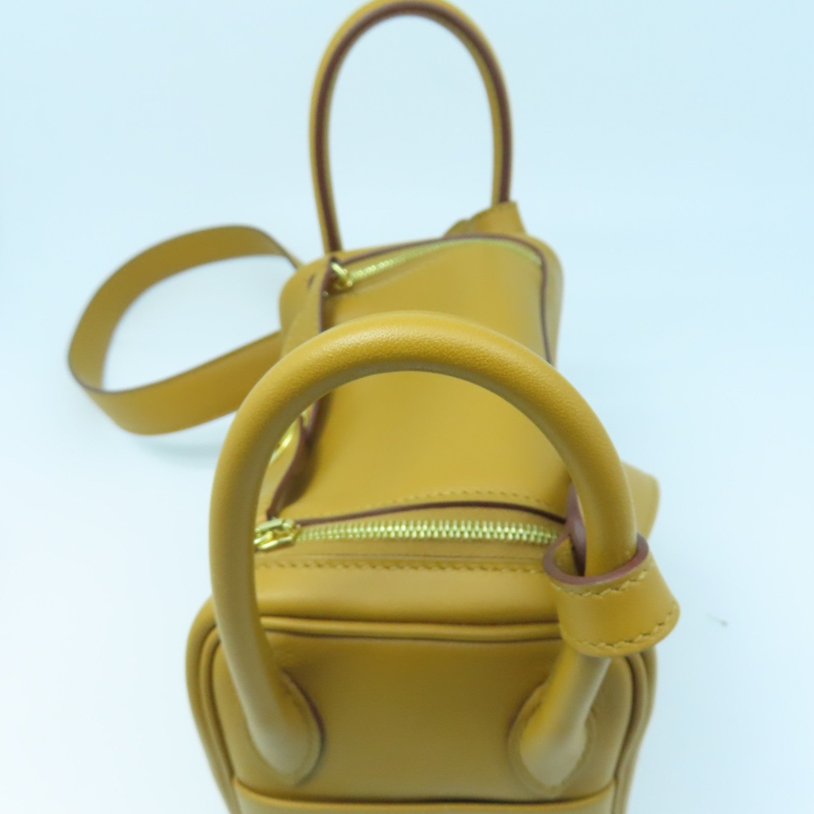 HERMES Swift Leather Mini Lindy Gold Buckle Handle Shoulder Bag Sesame Color