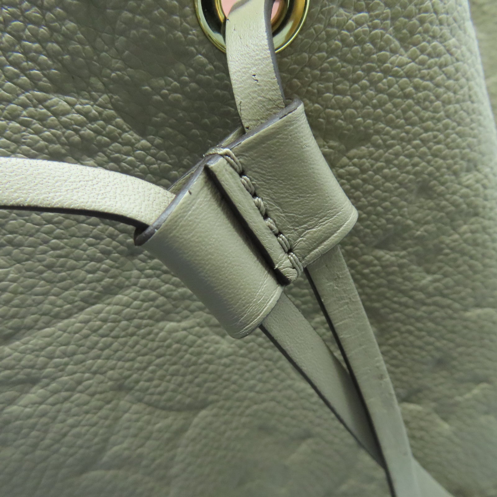 LOUIS VUITTON Monogram Empreinte Montsouris金扣背包米色