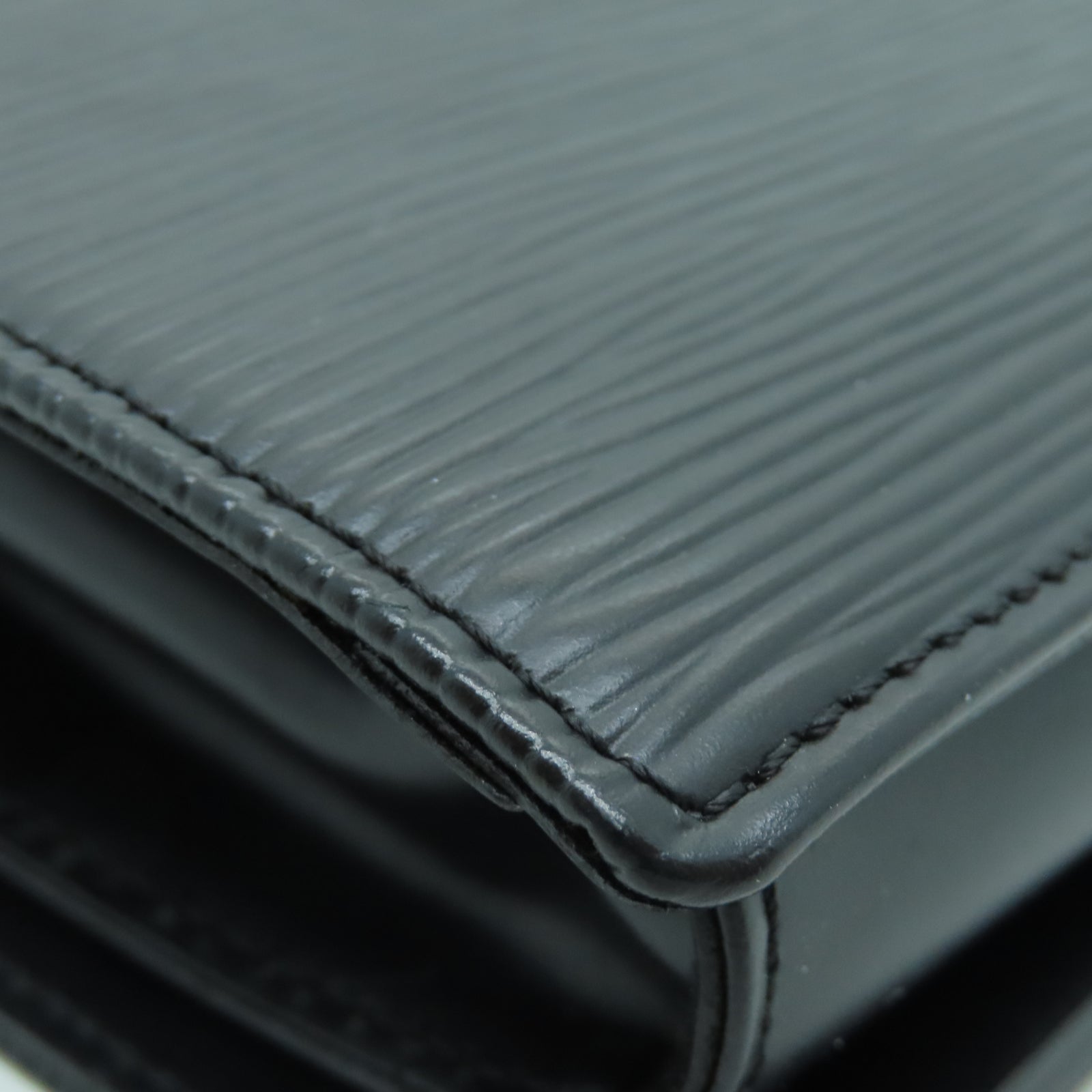 LOUIS VUITTON Epi皮革Honfleur金扣肩背袋黑色