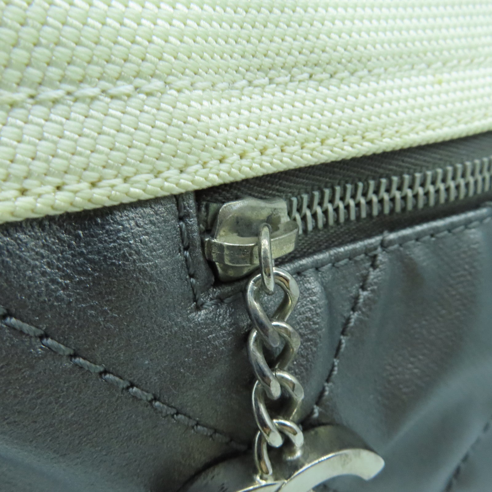 CHANEL 菱格帆布/塗層帆布Shoulder Bag銀扣肩背袋白色/銀色
