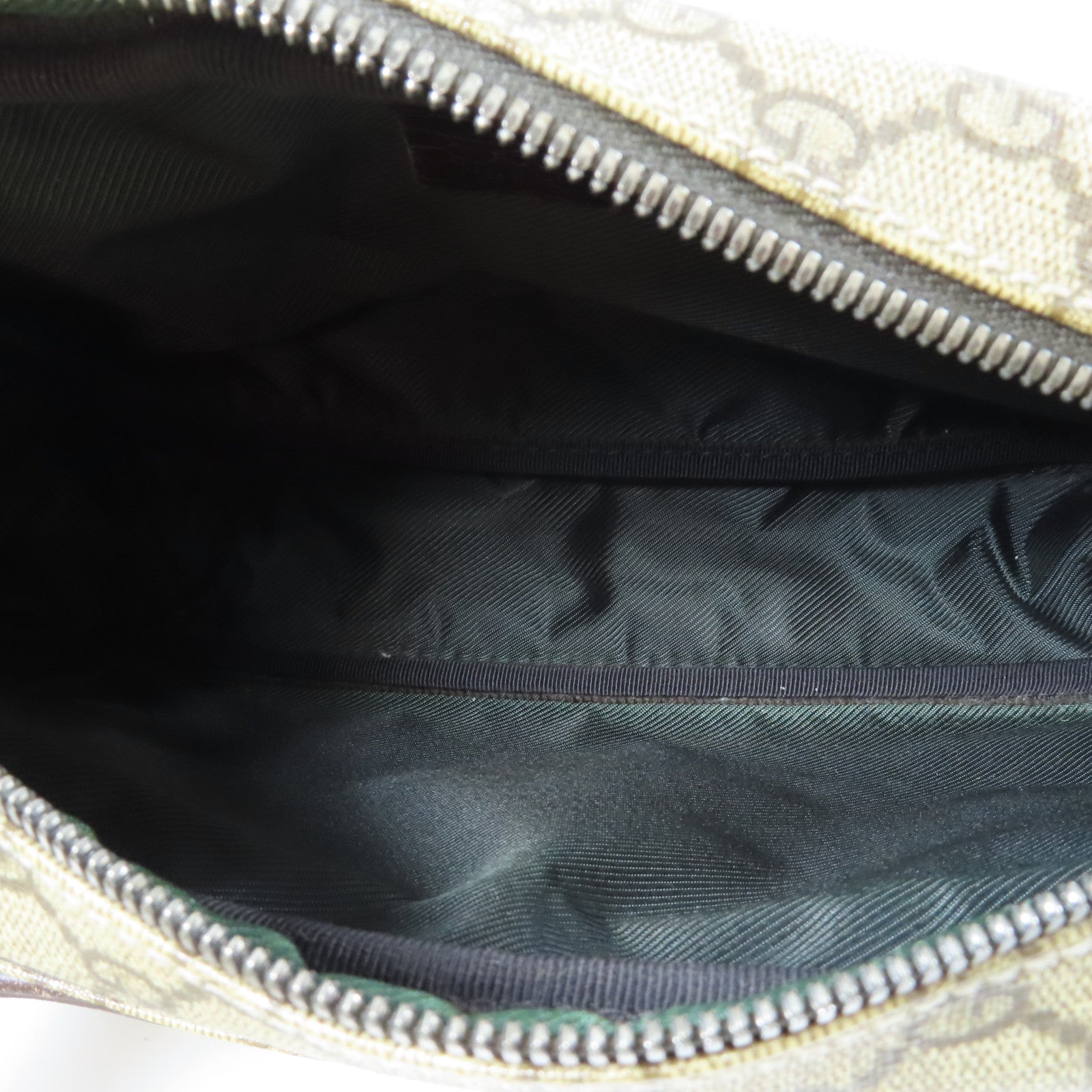 GUCCI 塗層帆布GG Supreme銀扣肩背袋啡色