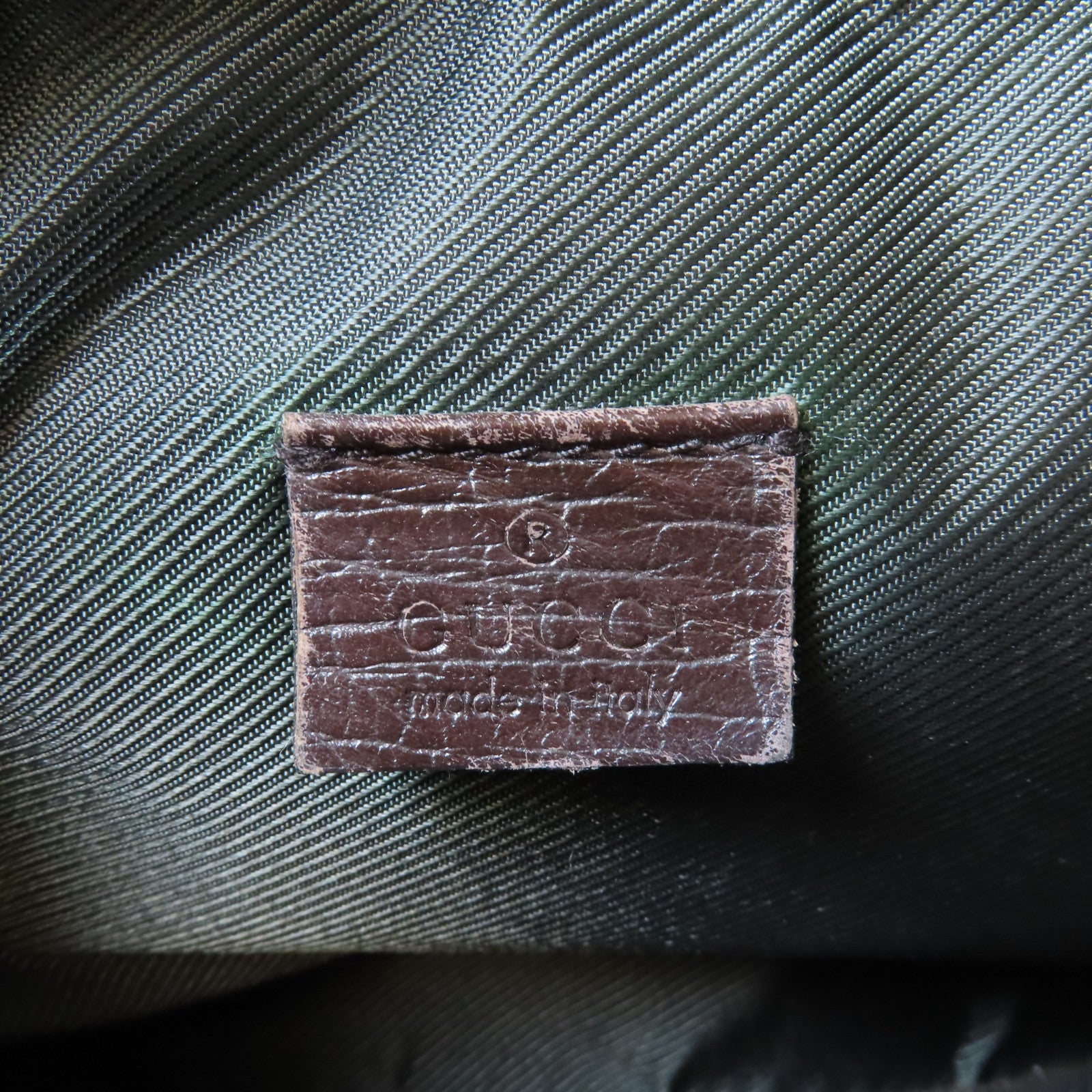 GUCCI 塗層帆布GG Supreme銀扣肩背袋啡色