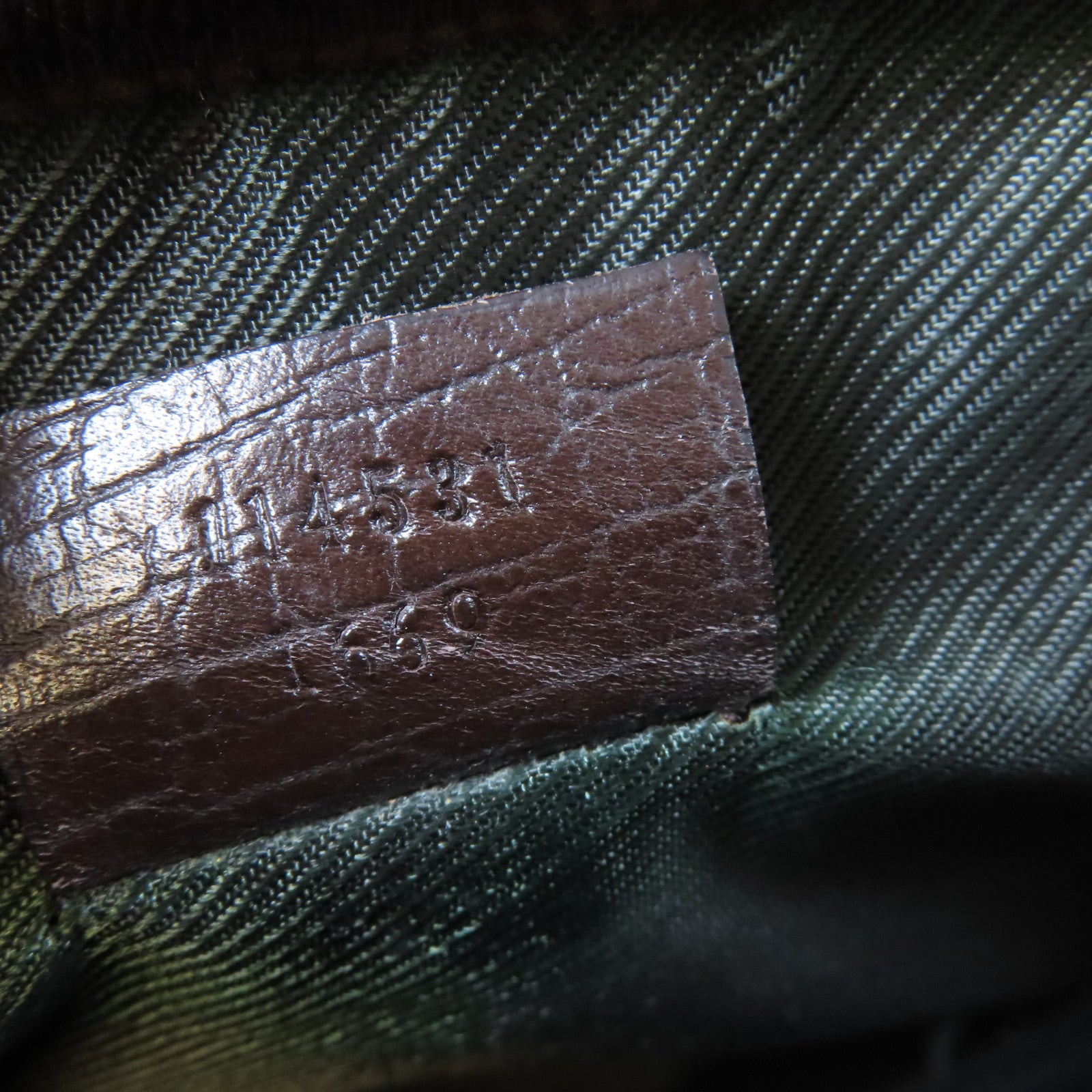 GUCCI 塗層帆布GG Supreme銀扣肩背袋啡色