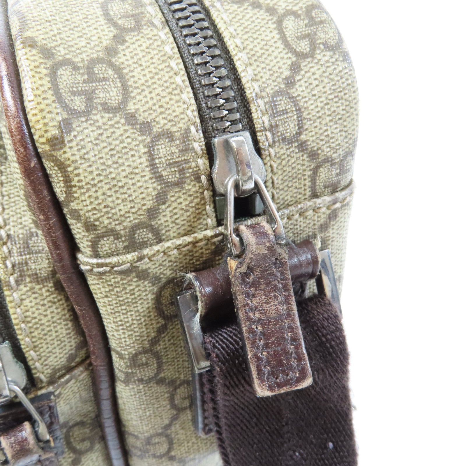 GUCCI 塗層帆布GG Supreme銀扣肩背袋啡色