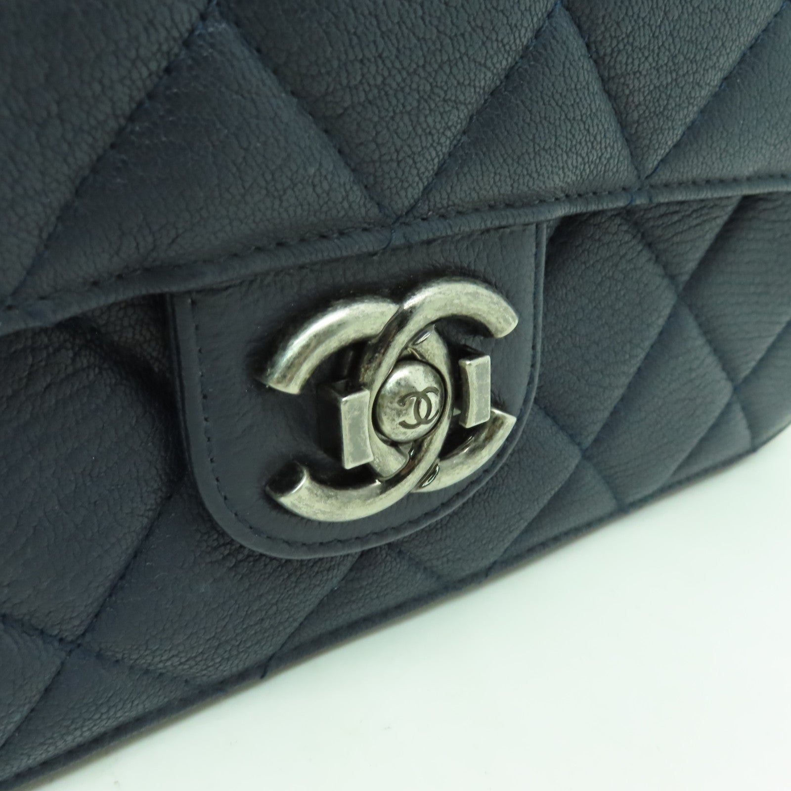 CHANEL 菱格牛皮皮革Chain Shoulder Bag銀扣鏈帶肩背袋深藍色