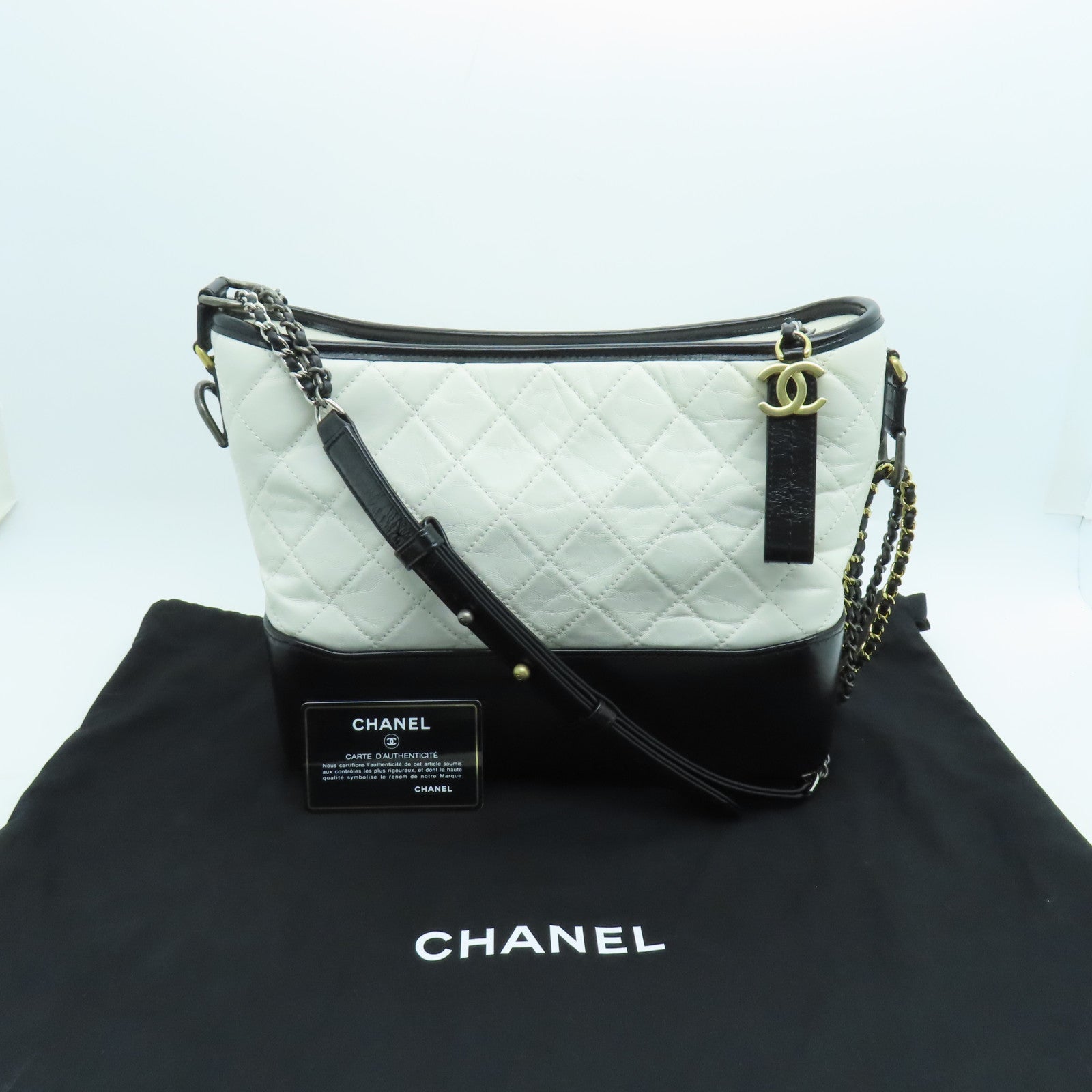 CHANEL 菱格牛皮皮革Gabrielle Bag金扣/银扣链带肩背袋白色/黑色
