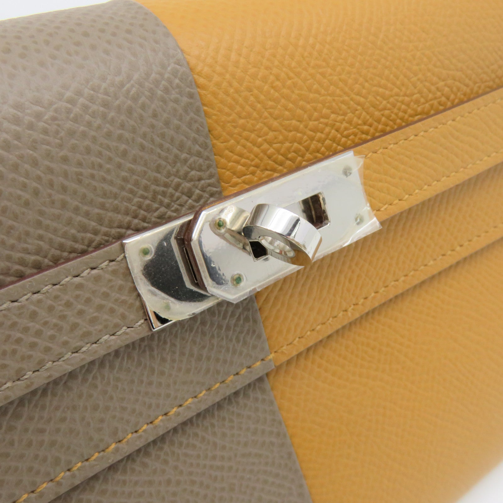 HERMES Epsom Leather Kelly To Go Wallet Shoulder Bag Silver Buckle Wallet Shoulder Bag Etain Brown