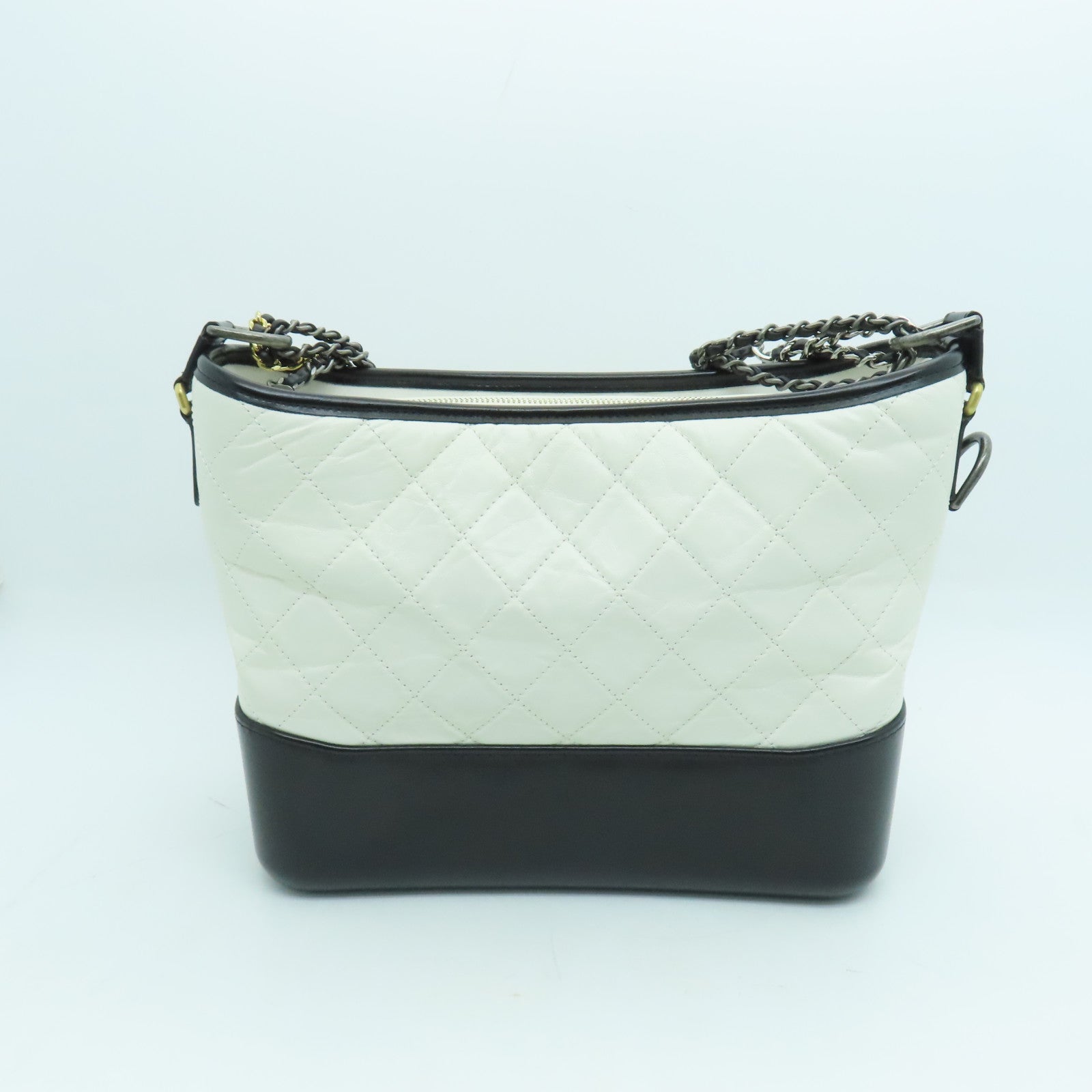 CHANEL 菱格牛皮皮革Gabrielle Bag金扣/银扣链带肩背袋白色/黑色