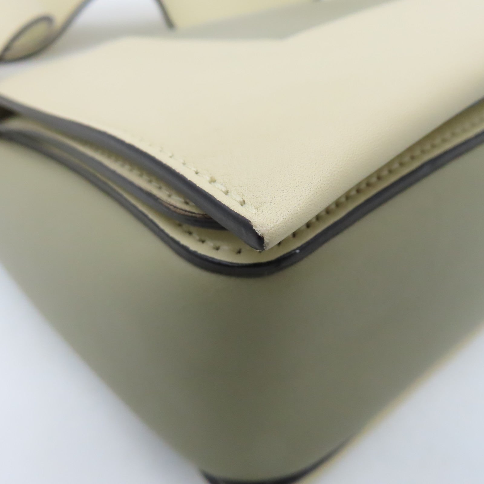 CELINE 牛皮皮革Shoulder Bag金扣肩背袋米色