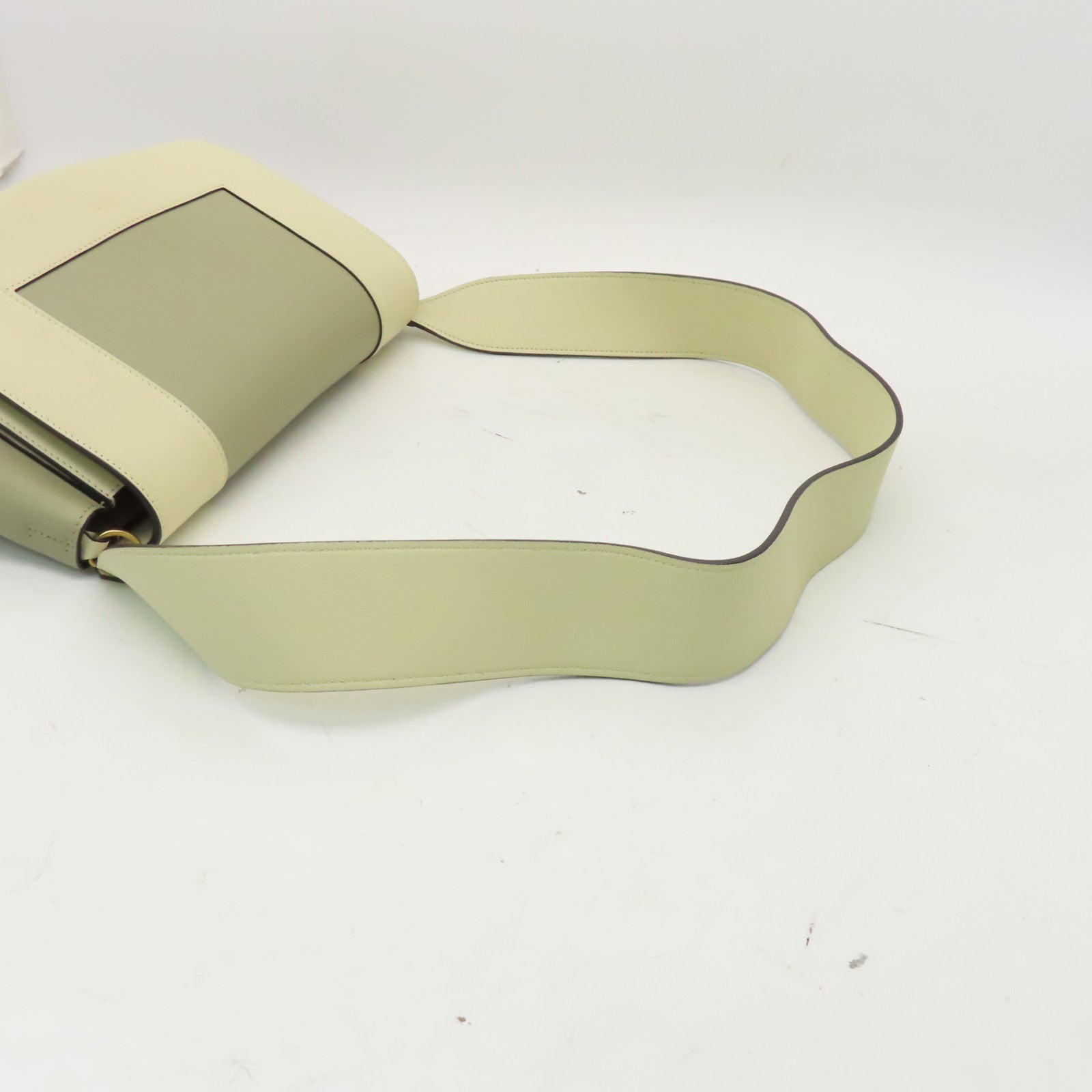 CELINE 牛皮皮革Shoulder Bag金扣肩背袋米色