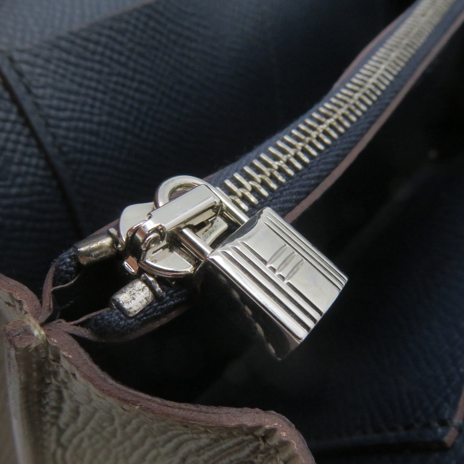 HERMES Epsom Leather Kelly To Go Wallet Shoulder Bag Silver Buckle Wallet Shoulder Bag Etain Brown