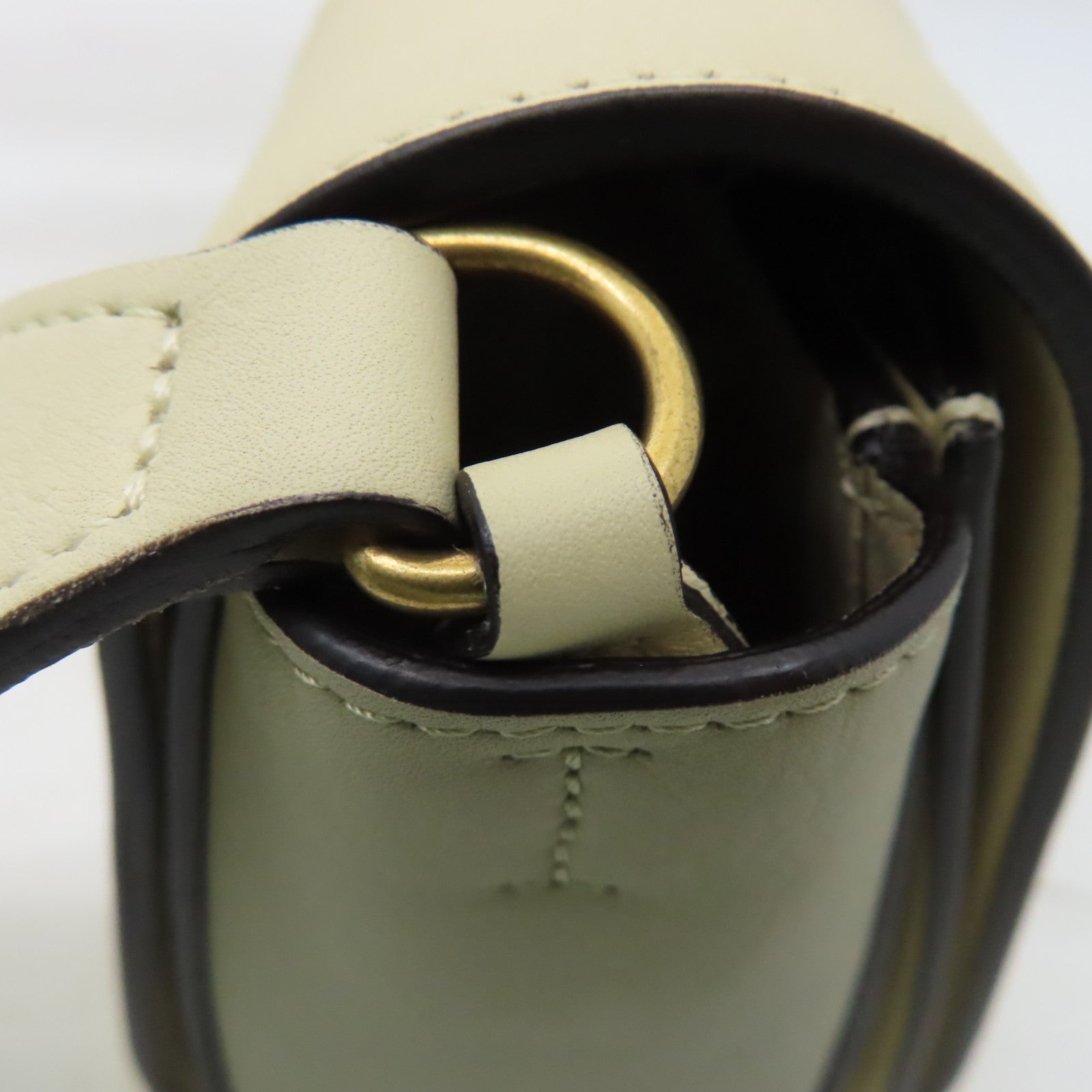 CELINE 牛皮皮革Shoulder Bag金扣肩背袋米色