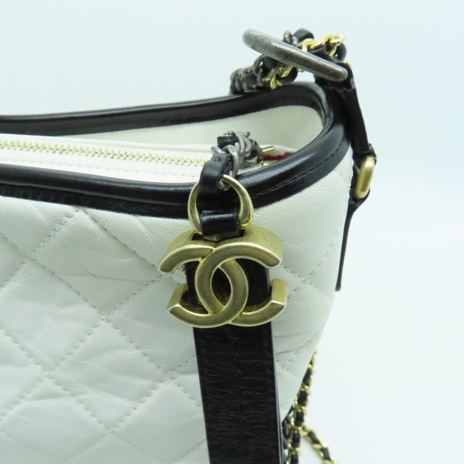 CHANEL 菱格牛皮皮革Gabrielle Bag金扣/银扣链带肩背袋白色/黑色