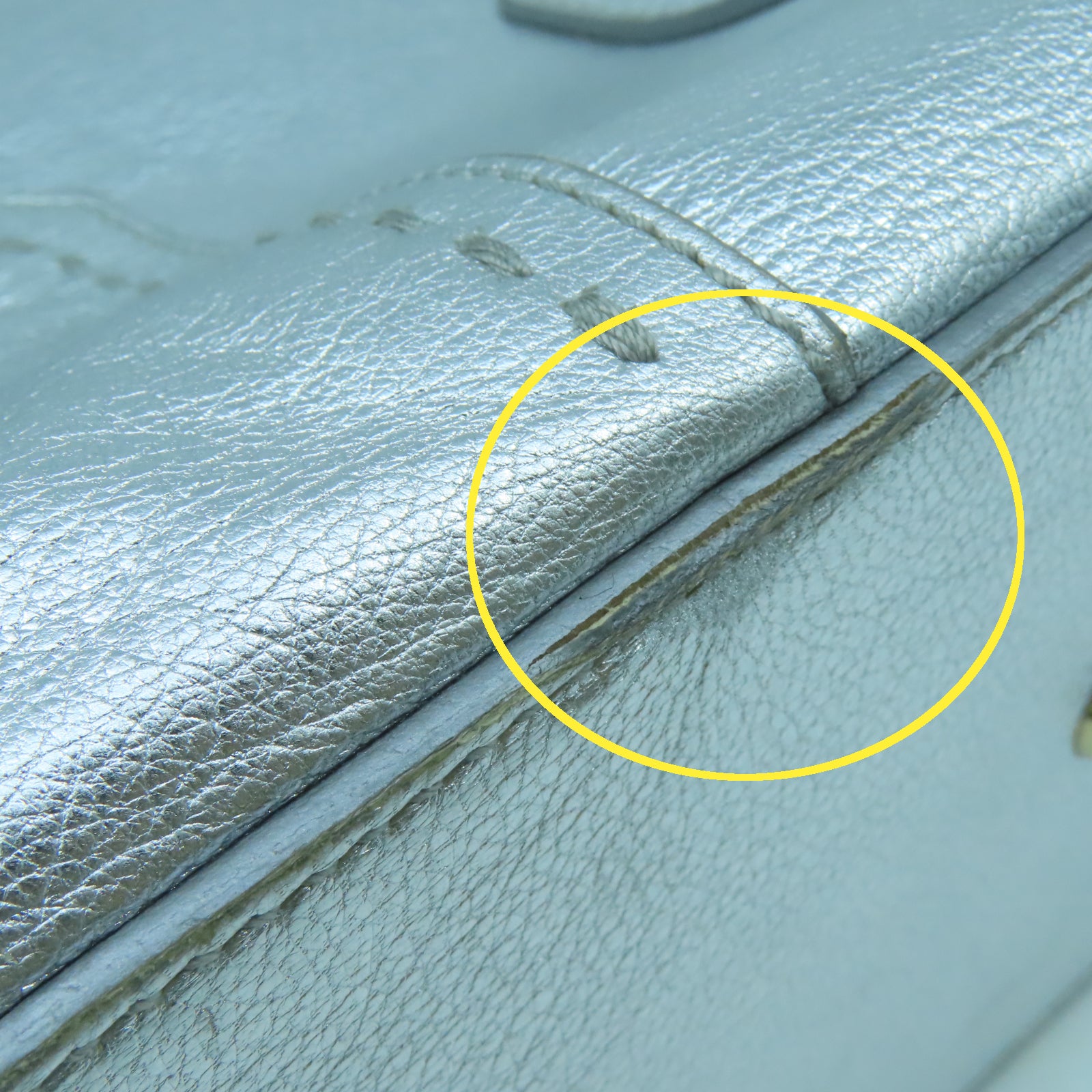 YVES SAINT LAURENT 牛皮皮革Shoulder Bag金扣肩背袋銀色