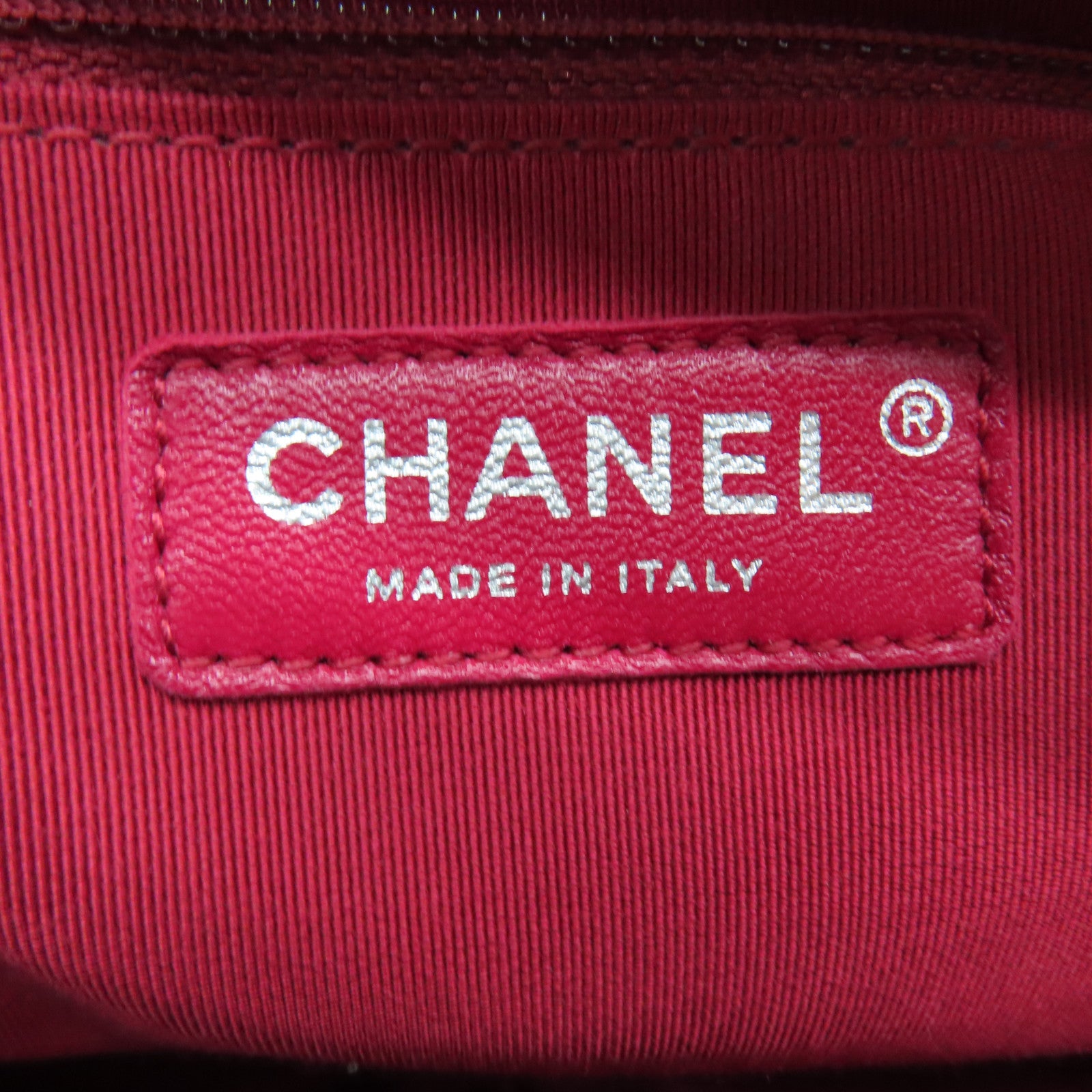 CHANEL 菱格牛皮皮革Gabrielle Bag金扣/银扣链带肩背袋白色/黑色