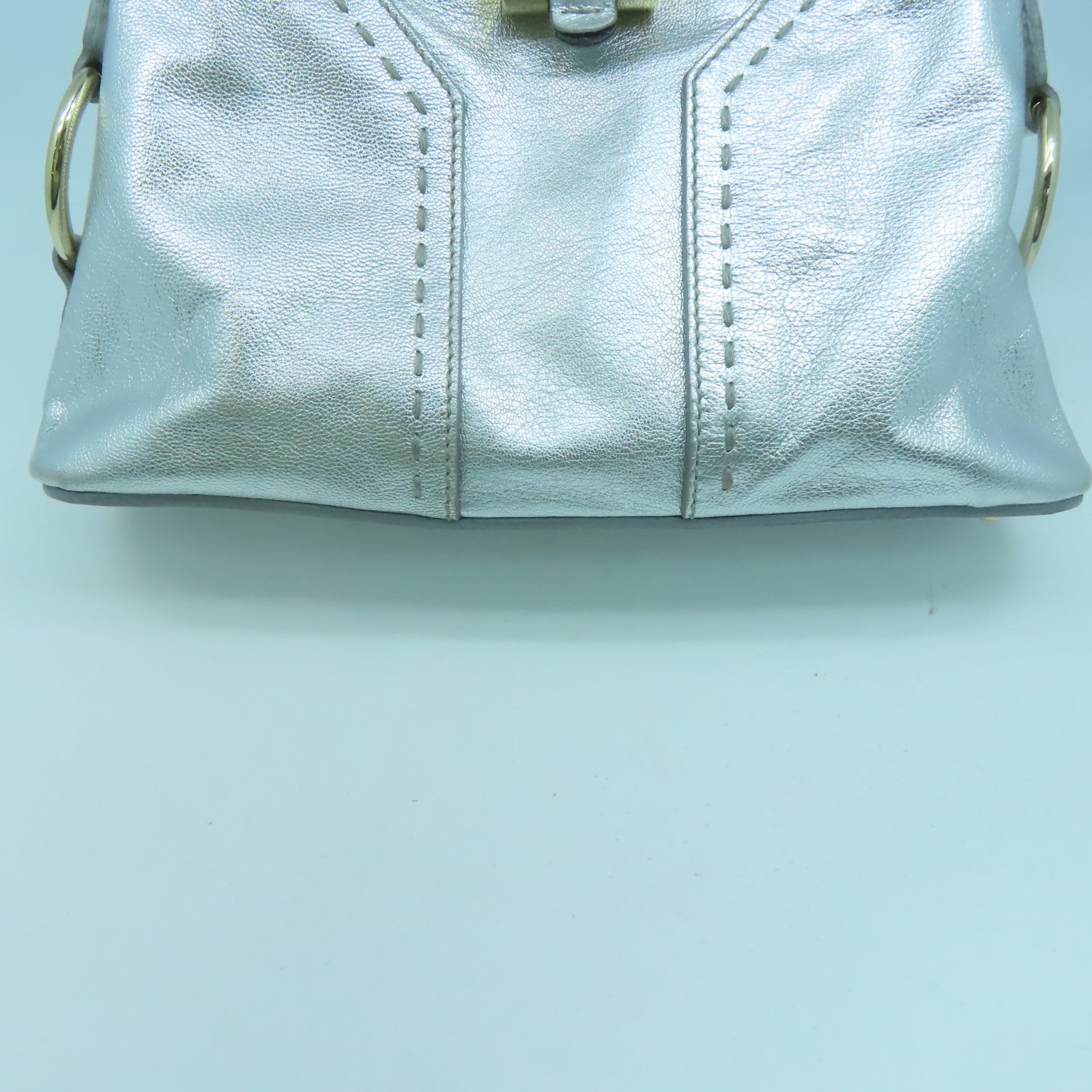 YVES SAINT LAURENT 牛皮皮革Shoulder Bag金扣肩背袋銀色