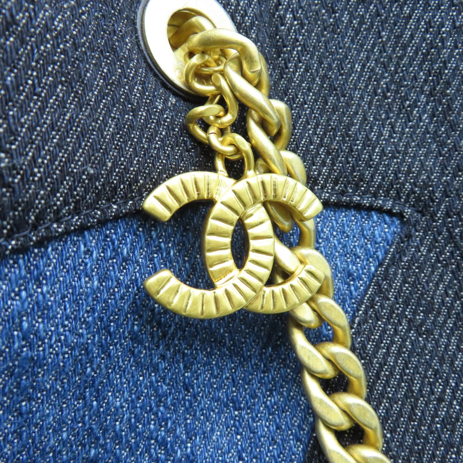 CHANEL Denim Chain Shoulder金扣鏈帶肩背藍色