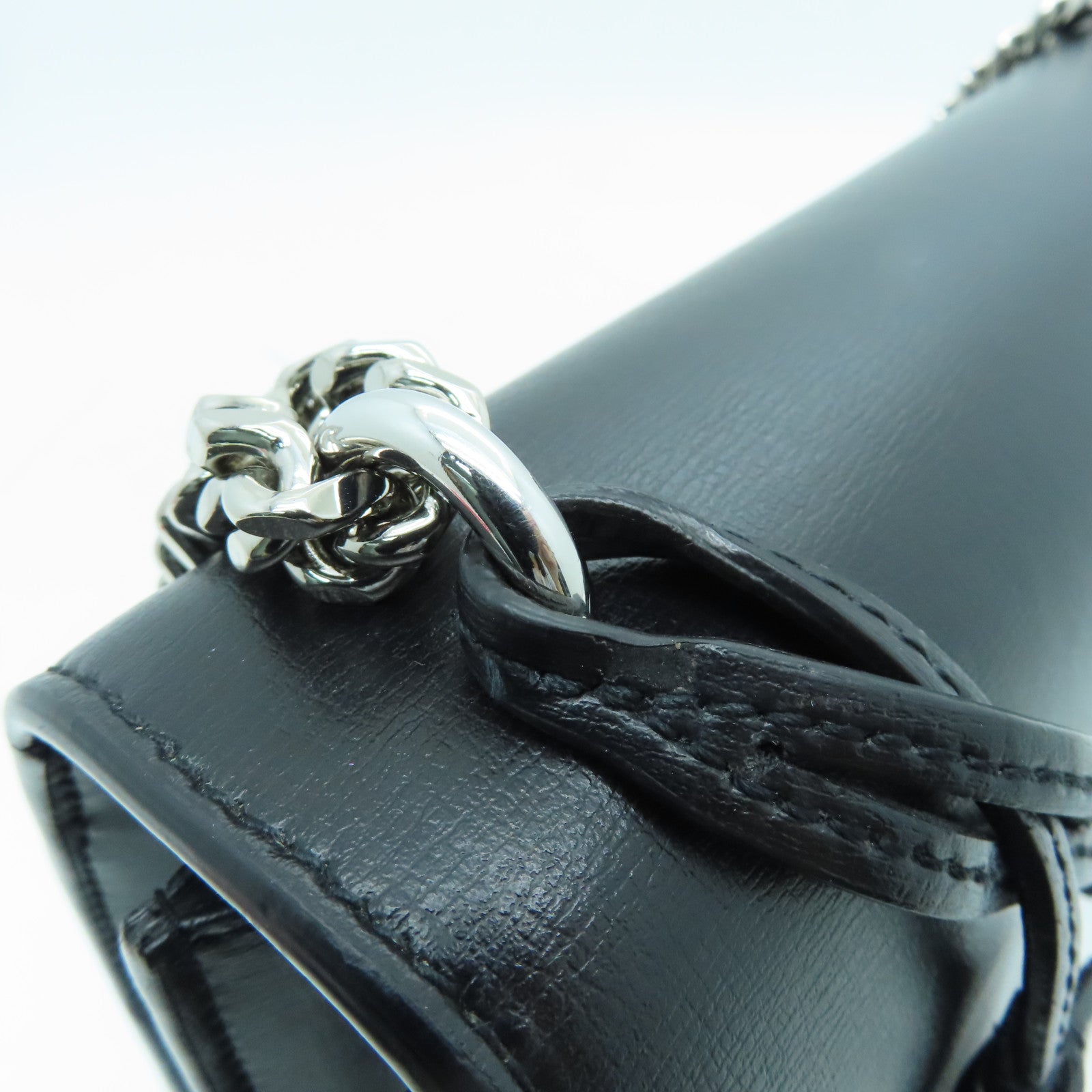 YVES SAINT LAURENT cowhide leather Shoulder Bag silver buckle handle chain shoulder bag black