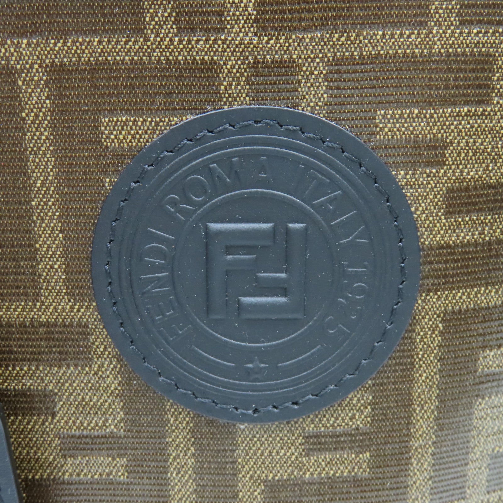 FENDI 塗層帆布Peekaboo Defender Cove Clutch Bag手拿包啡色