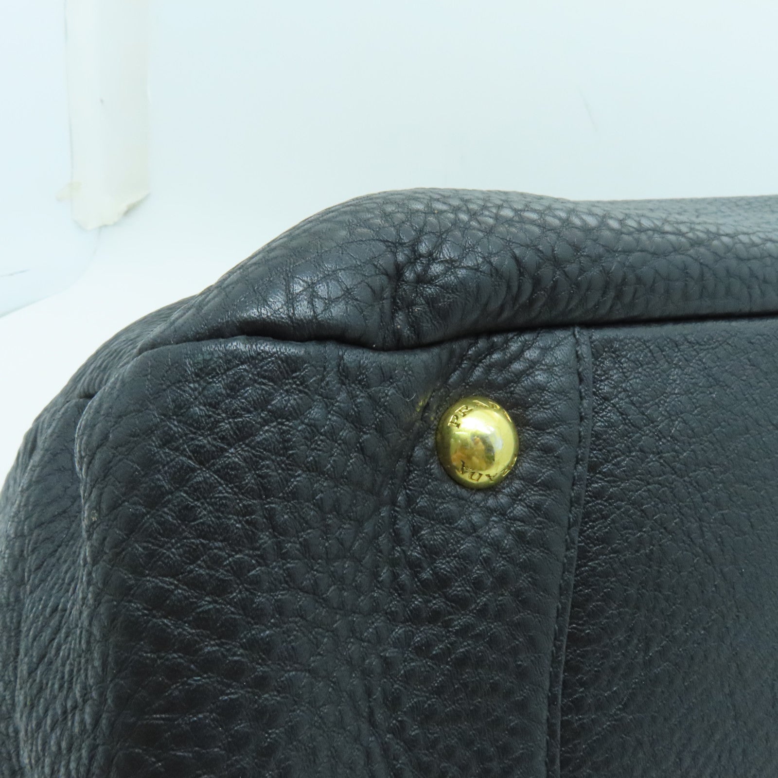 PRADA 牛皮皮革Shoulder Bag金扣肩背袋黑色
