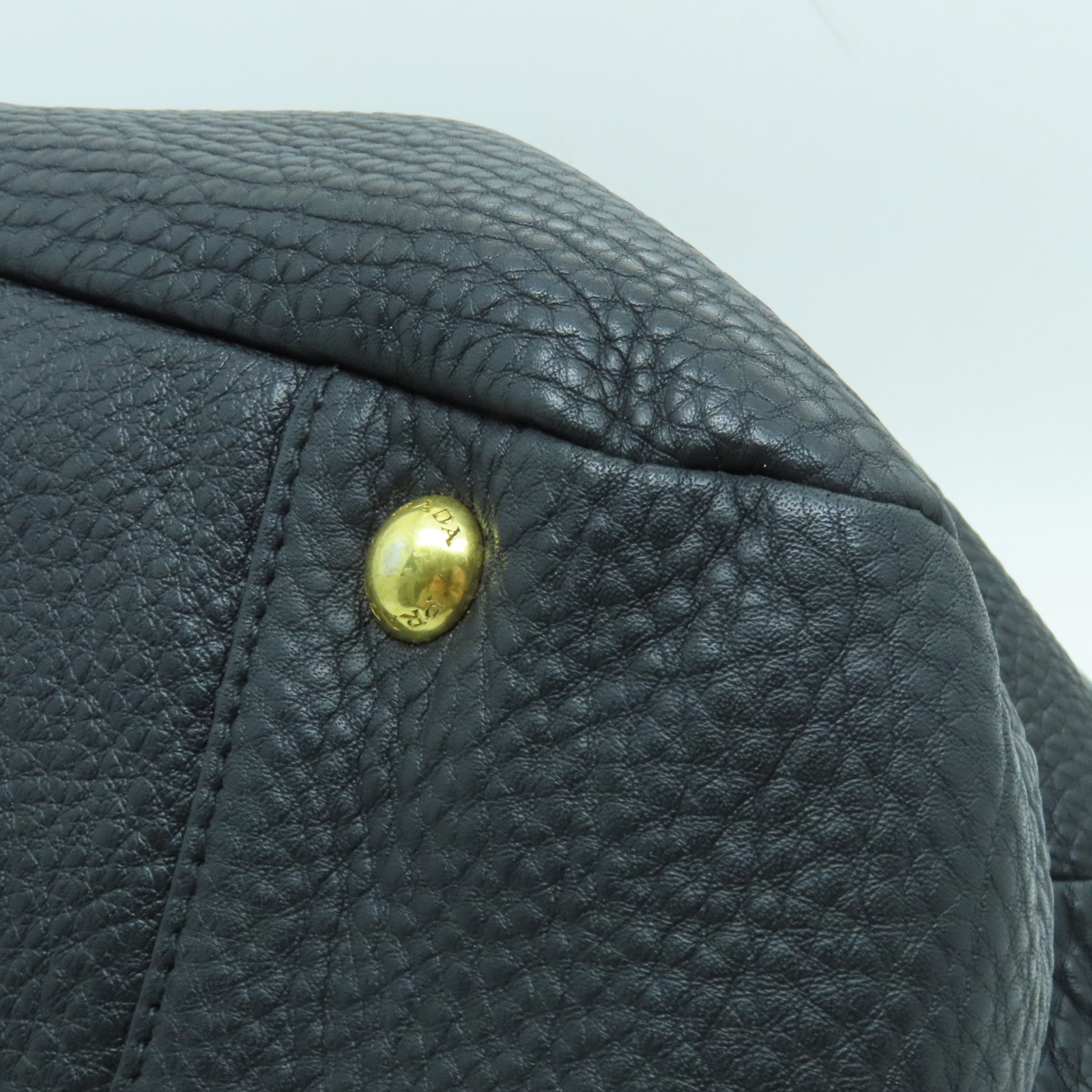 PRADA 牛皮皮革Shoulder Bag金扣肩背袋黑色