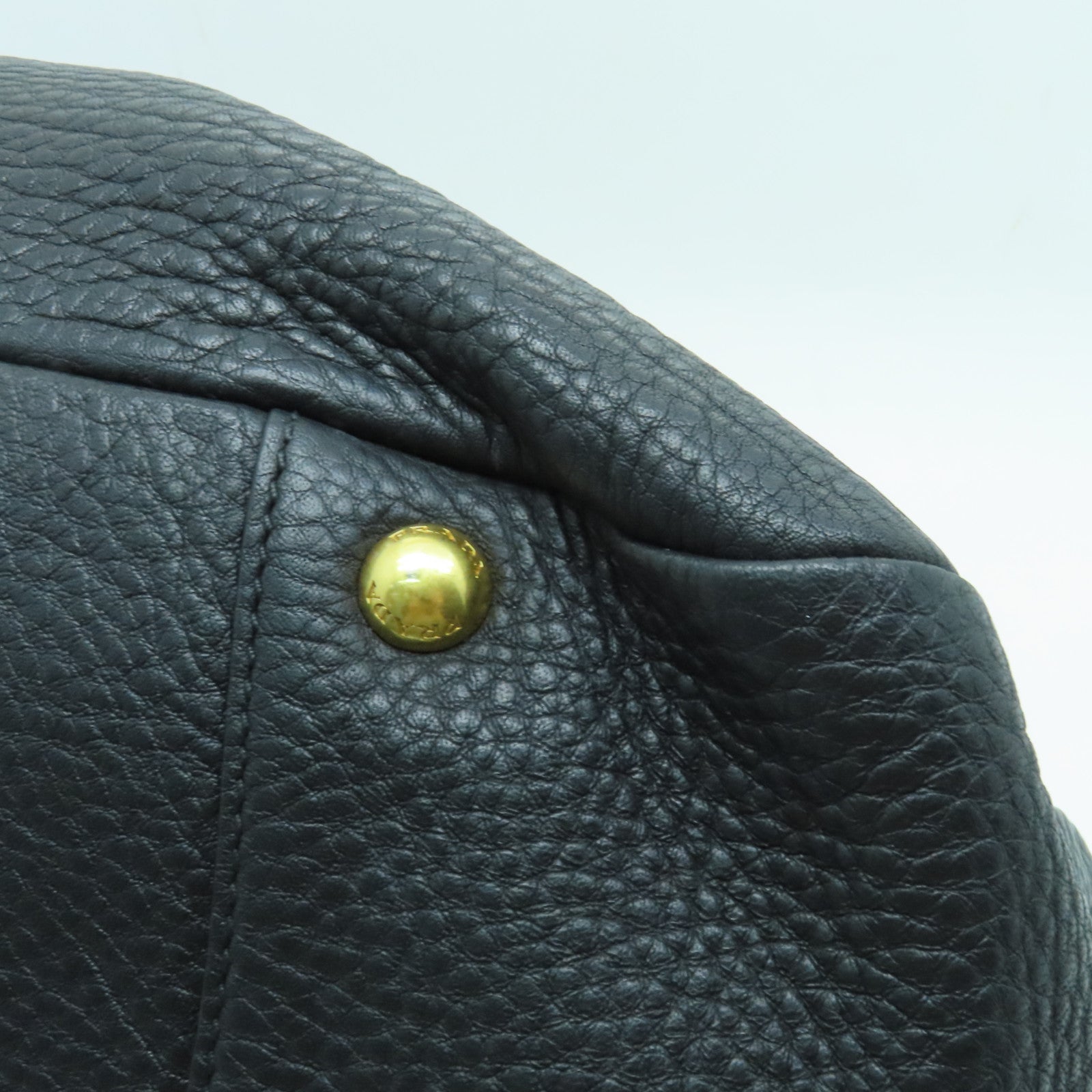 PRADA 牛皮皮革Shoulder Bag金扣肩背袋黑色
