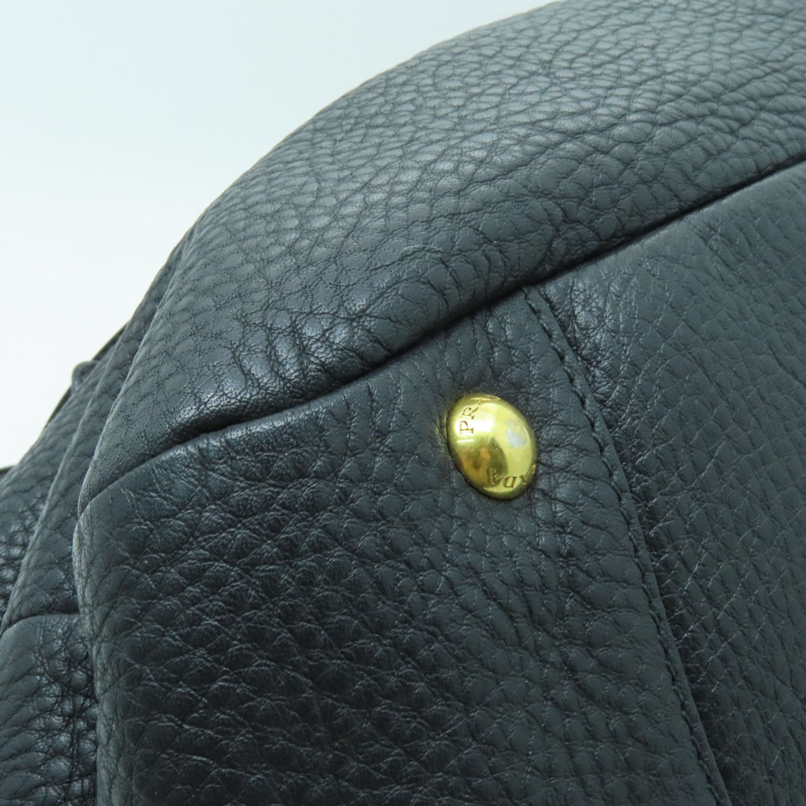 PRADA 牛皮皮革Shoulder Bag金扣肩背袋黑色