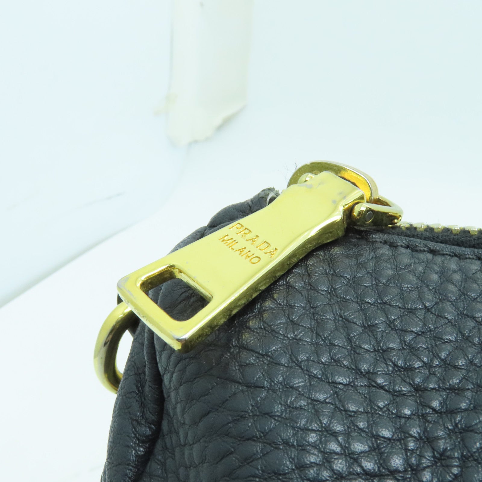 PRADA 牛皮皮革Shoulder Bag金扣肩背袋黑色