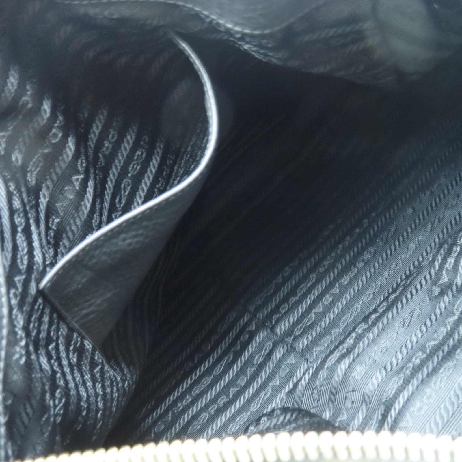 PRADA 牛皮皮革Shoulder Bag金扣肩背袋黑色