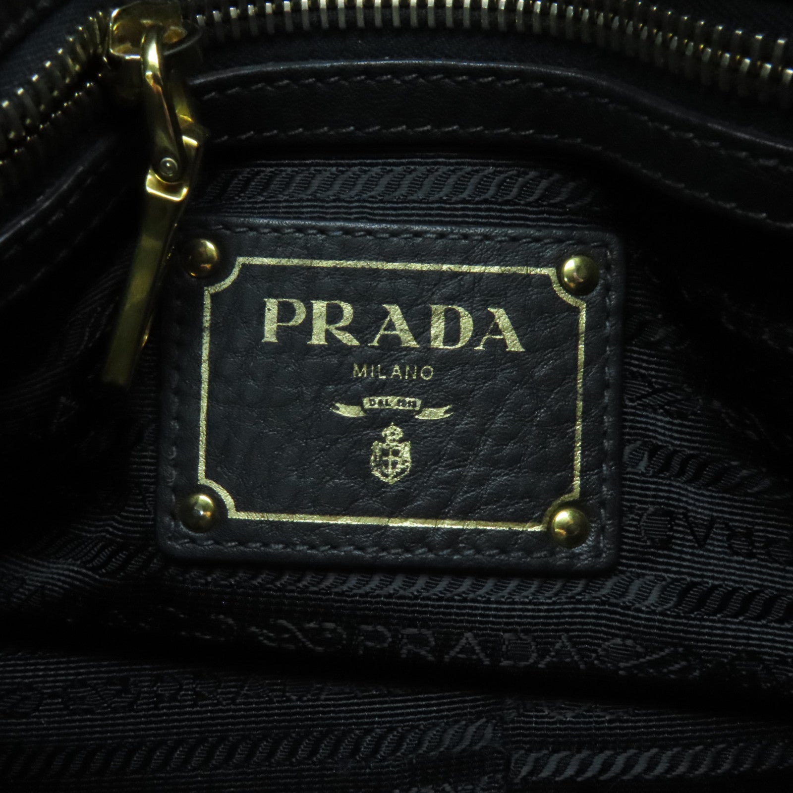 PRADA 牛皮皮革Shoulder Bag金扣肩背袋黑色