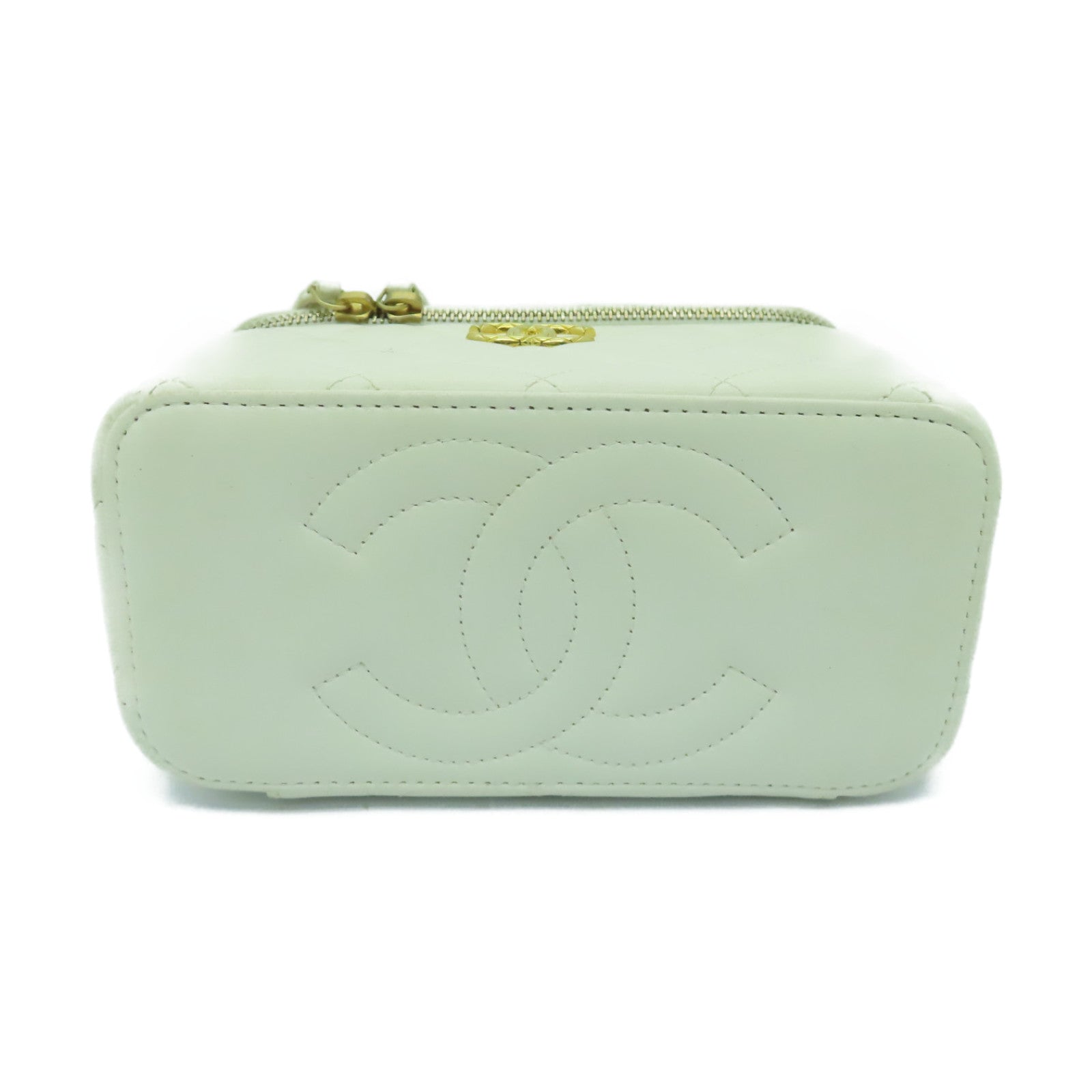 CHANEL 菱格Caviar皮革Vanity Case金扣鏈帶肩背袋白色