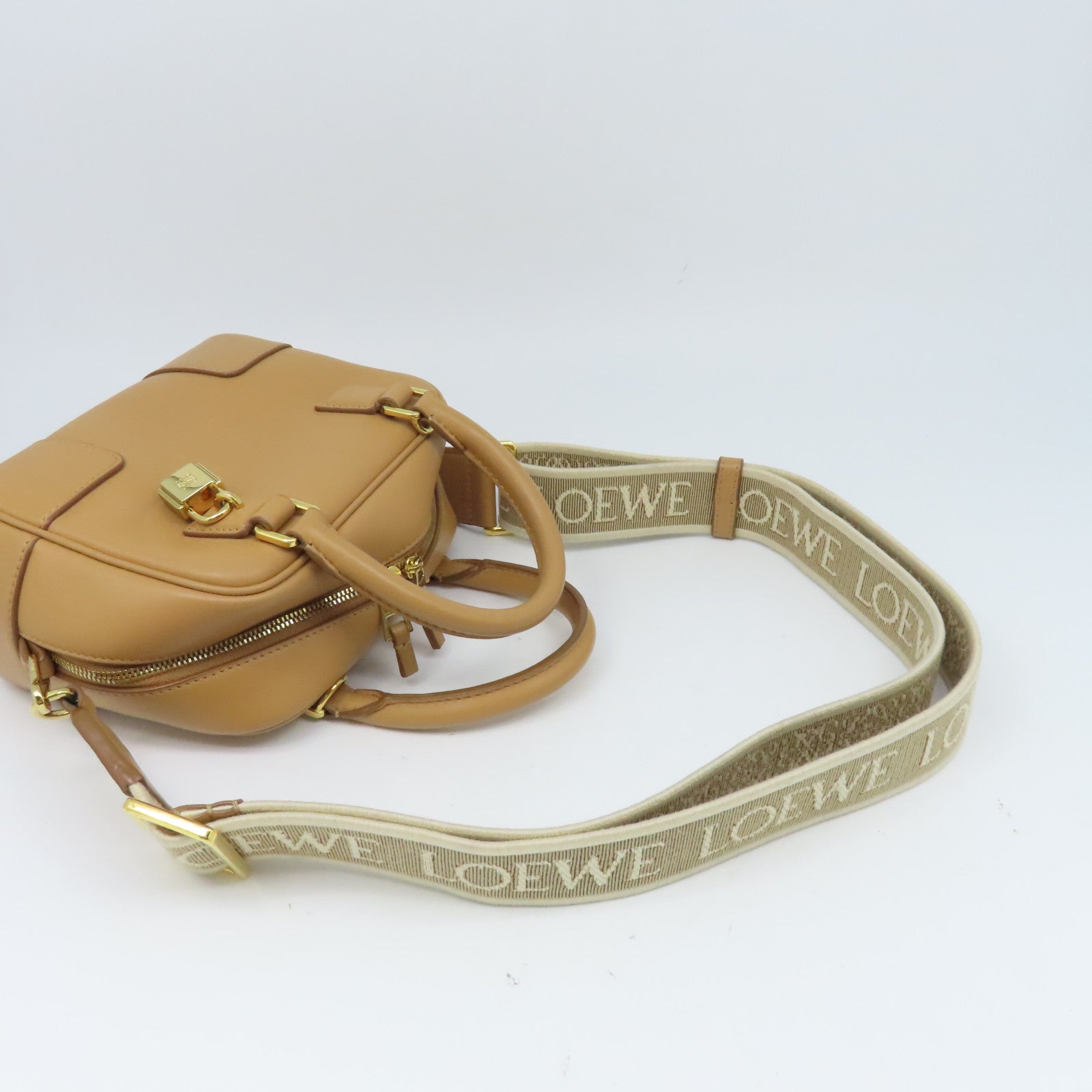 LOEWE 【激減優惠】牛皮皮革Amazona金扣手挽肩背兩用袋杏色