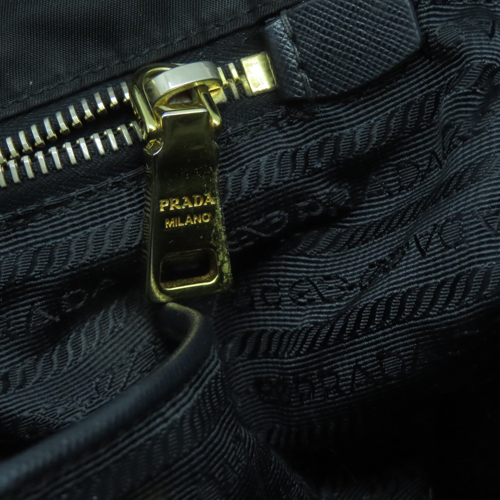 PRADA 尼龙Tote Bag金扣手挽肩背两用袋黑色