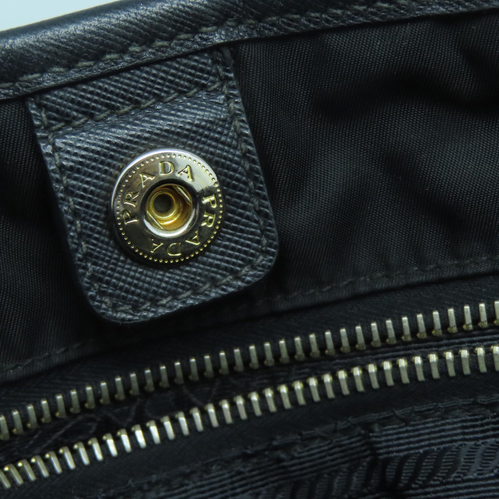 PRADA 尼龙Tote Bag金扣手挽肩背两用袋黑色