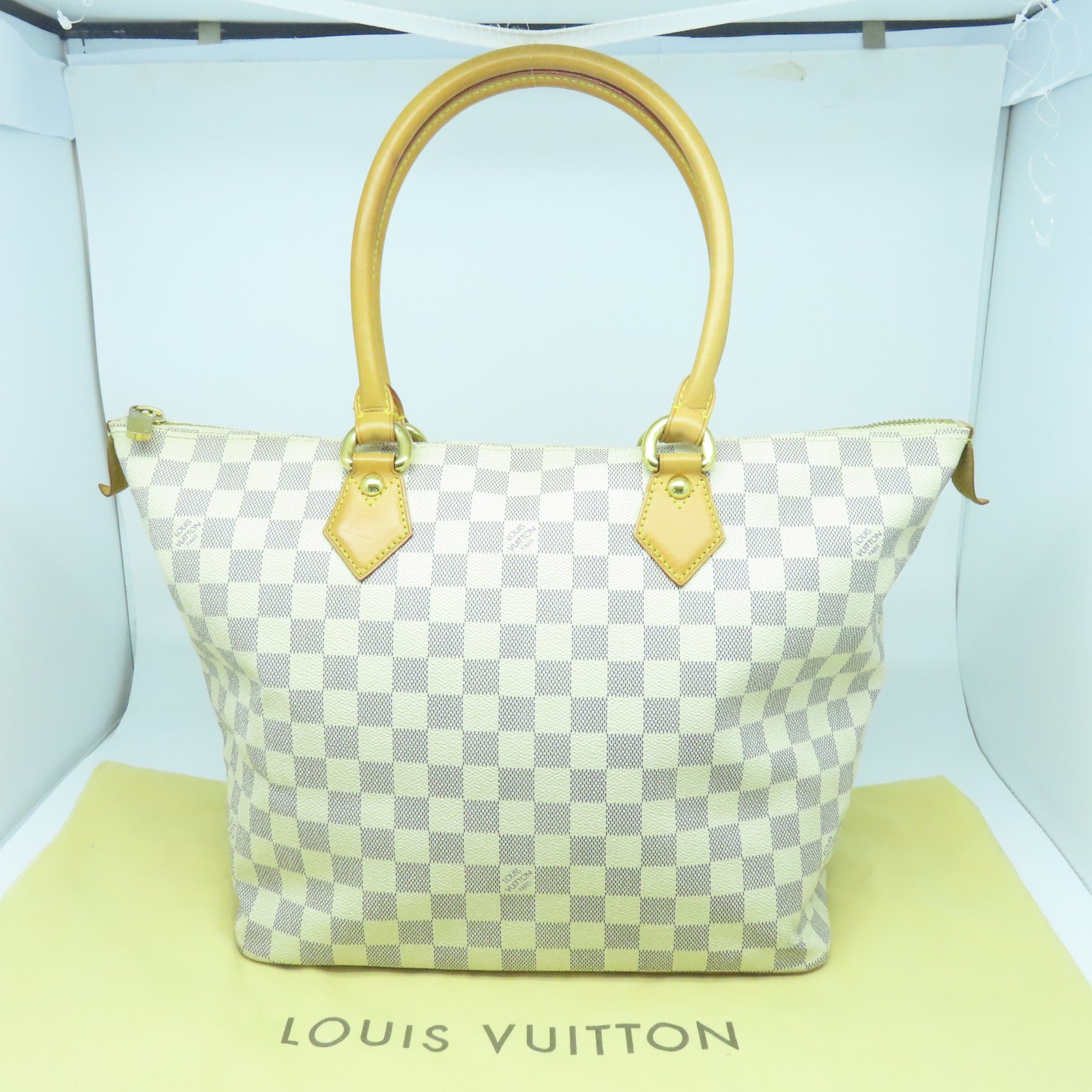 LOUIS VUITTON Damier Azur Saleya MM金扣手挽袋米色