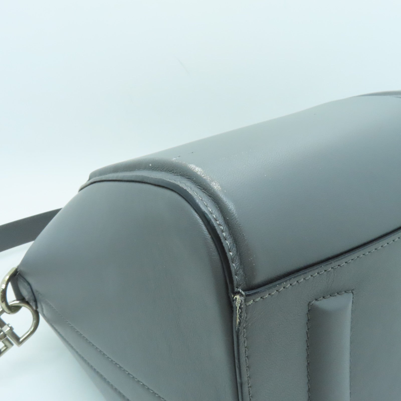 GIVENCHY 牛皮皮革Shoulder Bag銀扣肩背袋灰色